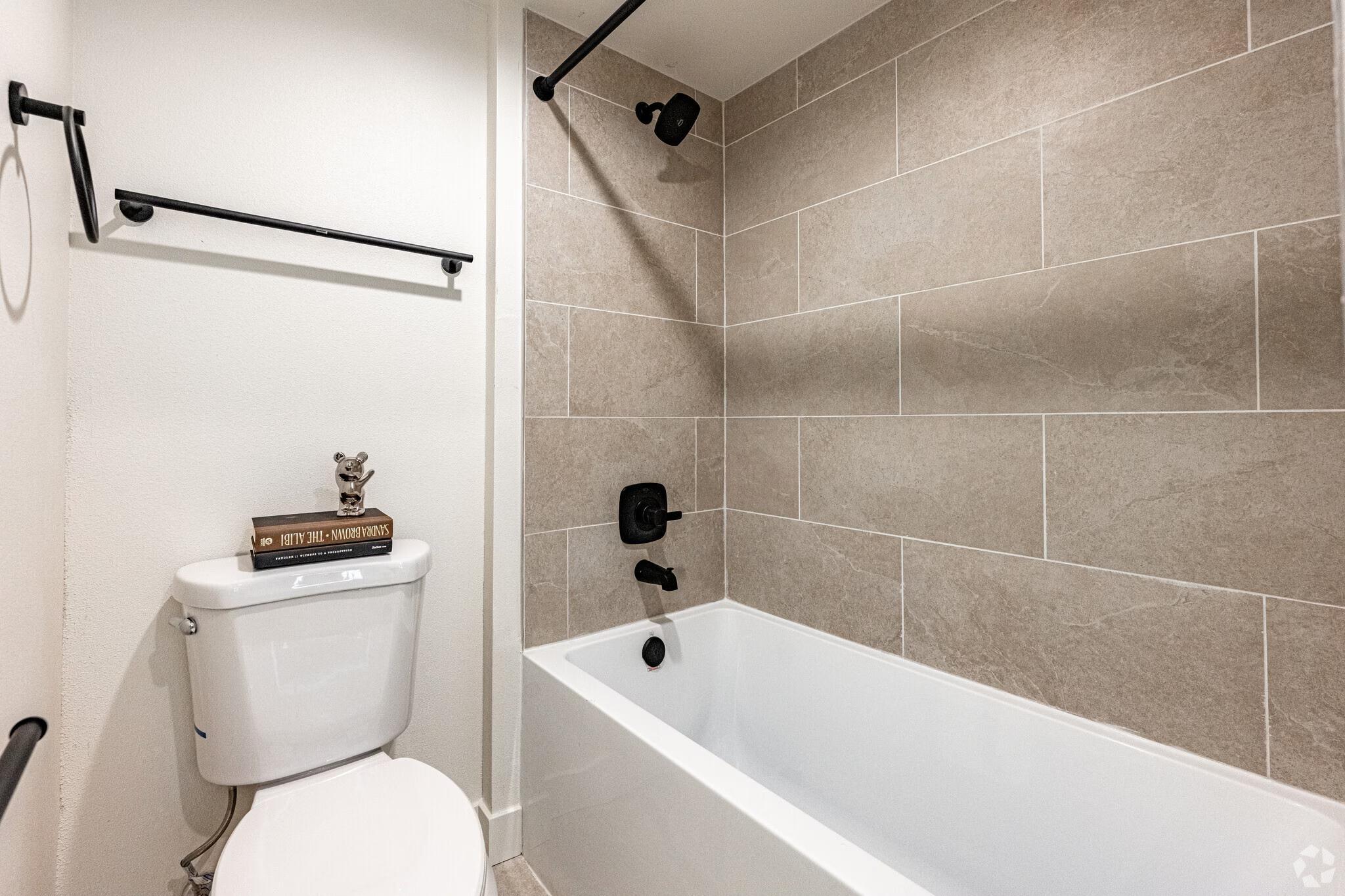 Modern Private Suites in East Hollywood - Photo 6