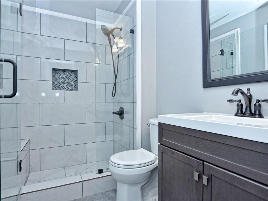 HUGE ROOM with the works: King Bed, Private Work Space, Wall Mount TV & More! - Photo 7