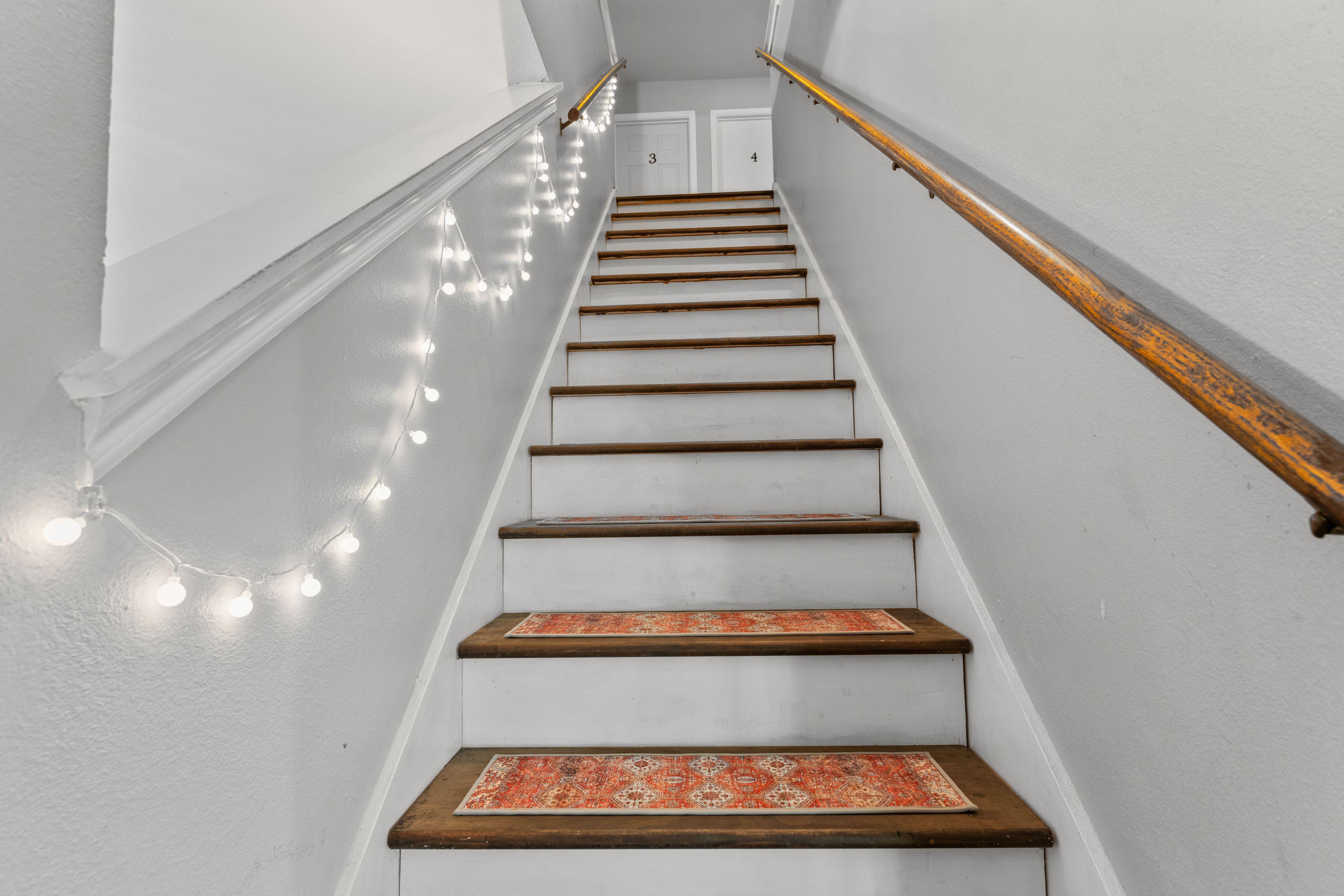 HUGE ROOM with the works: King Bed, Private Work Space, Wall Mount TV & More! - Photo 2