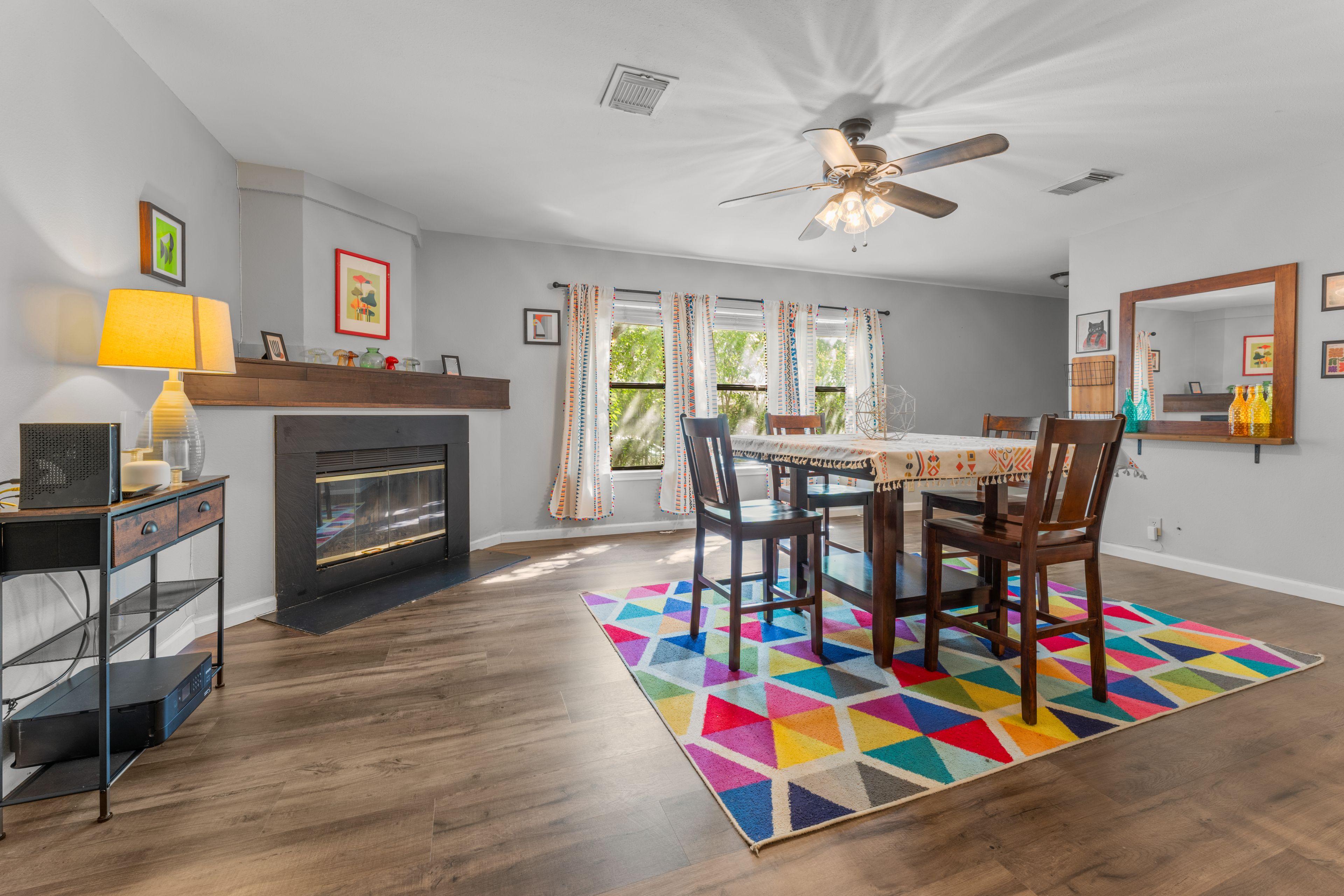 HUGE ROOM with the works: King Bed, Private Work Space, Wall Mount TV & More! - Photo 3