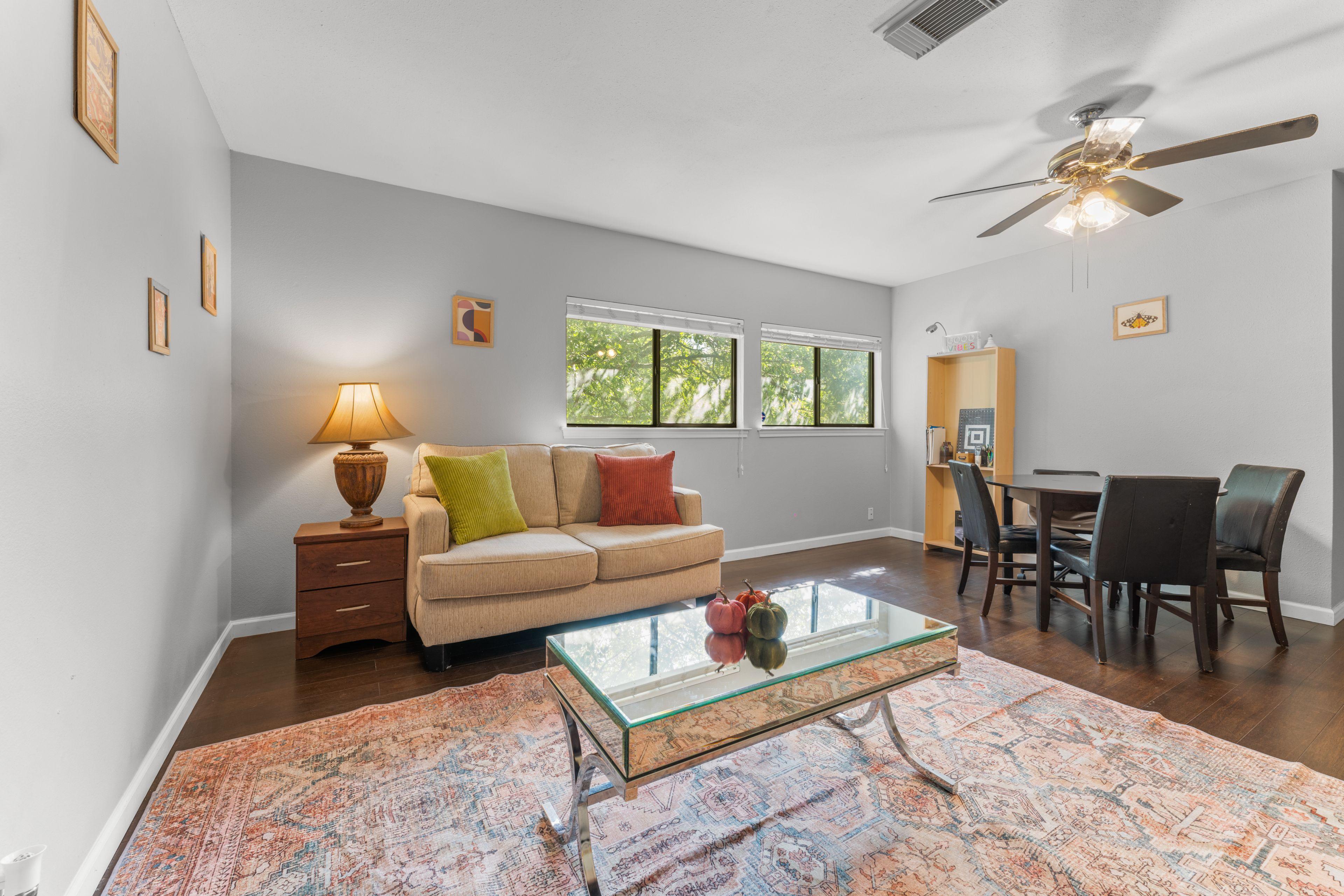 HUGE ROOM with the works: King Bed, Private Work Space, Wall Mount TV & More! - Photo 1