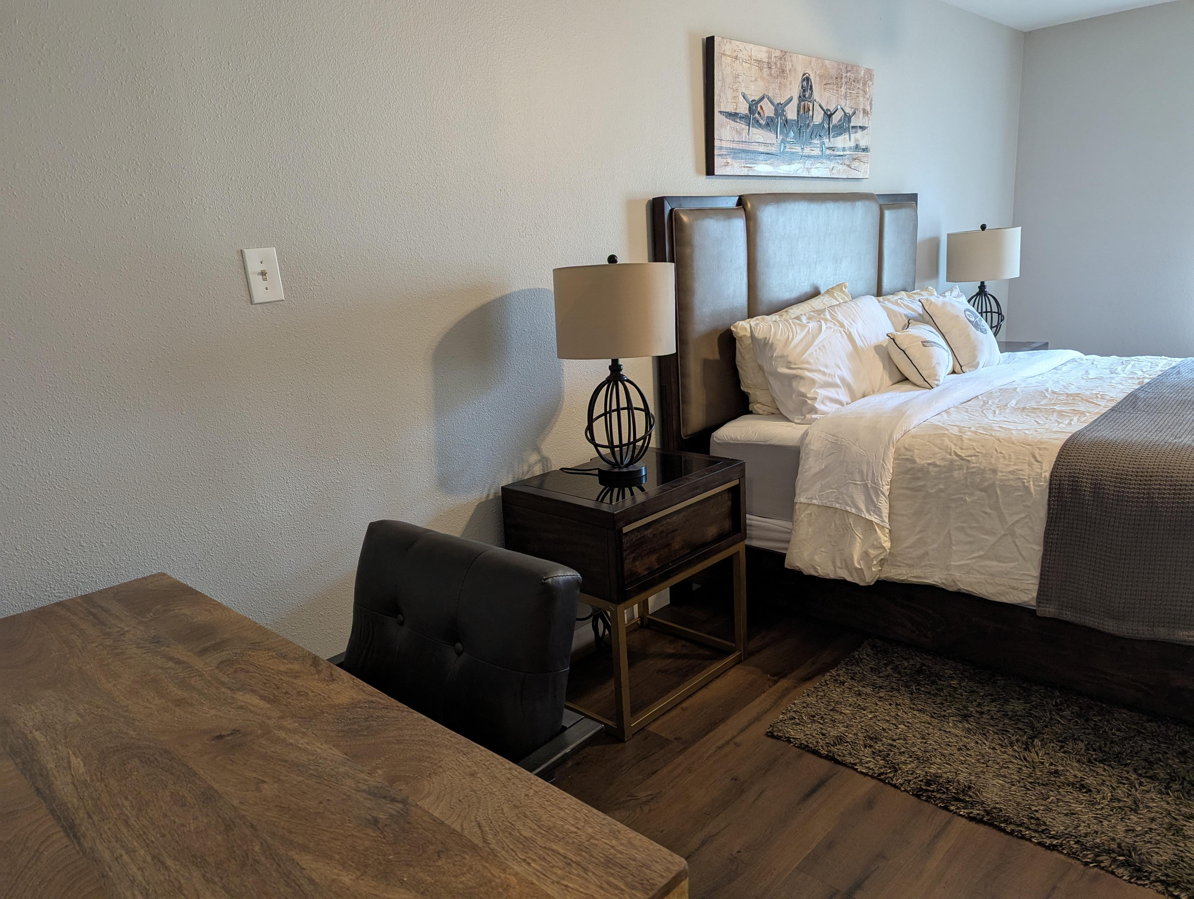 HUGE ROOM with the works: King Bed, Private Work Space, Wall Mount TV & More! - Photo 11