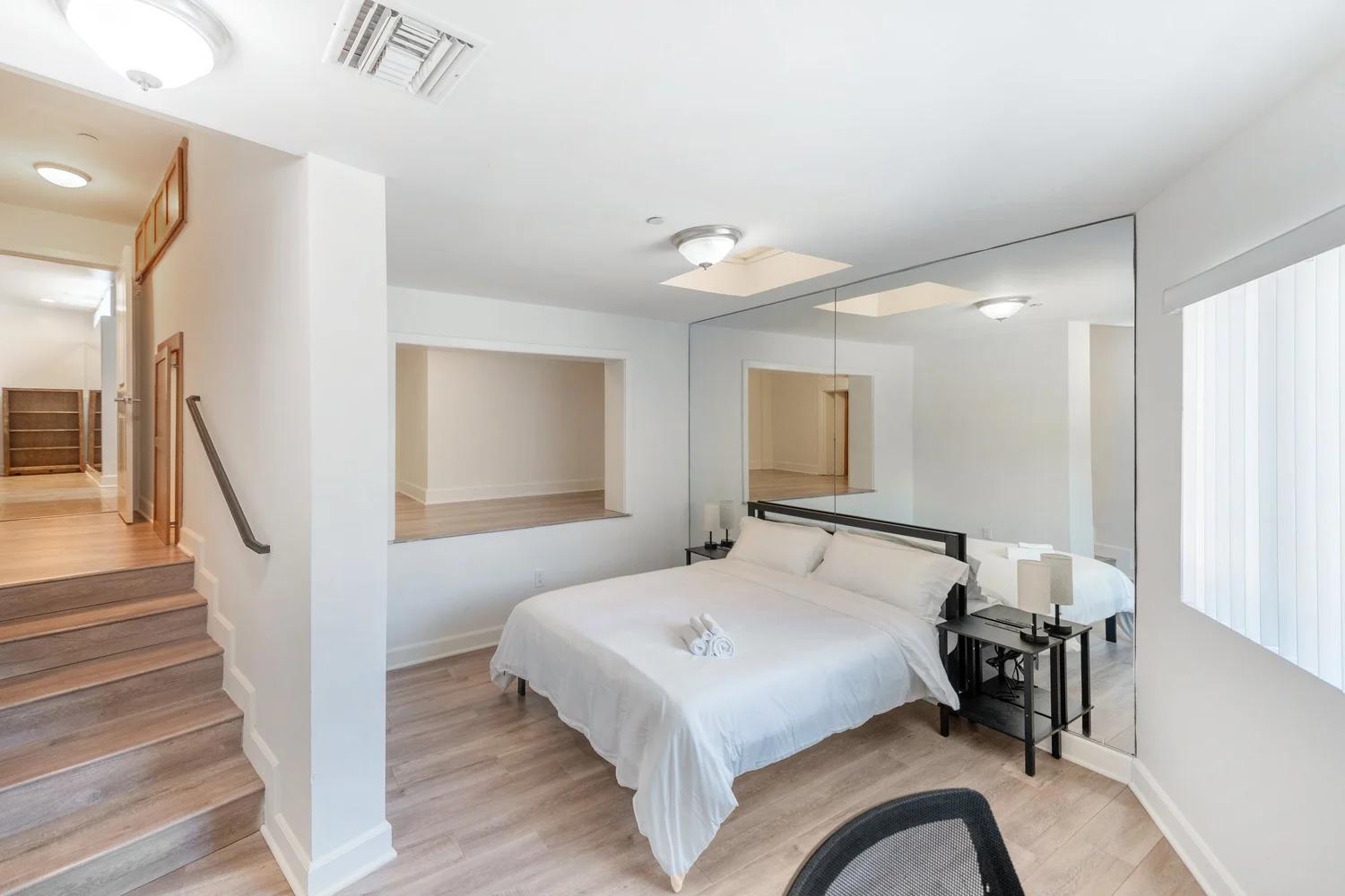 Fully furnished Private Rooms in Co-living apartment just 5 minutes walking from UCLA - Photo 4