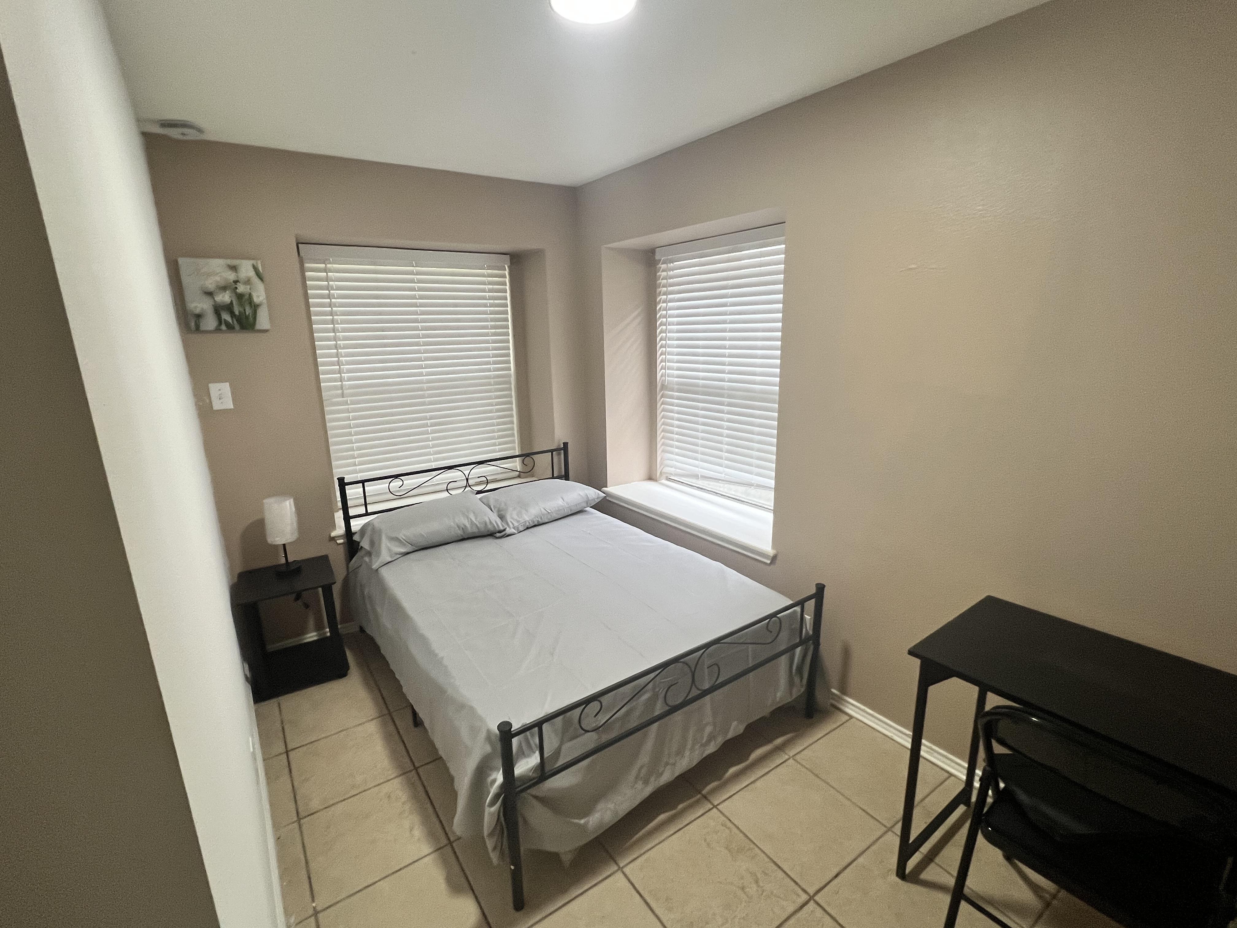 Spacious & high-quality San Antonio House with Dining area Room 4 - Photo 11