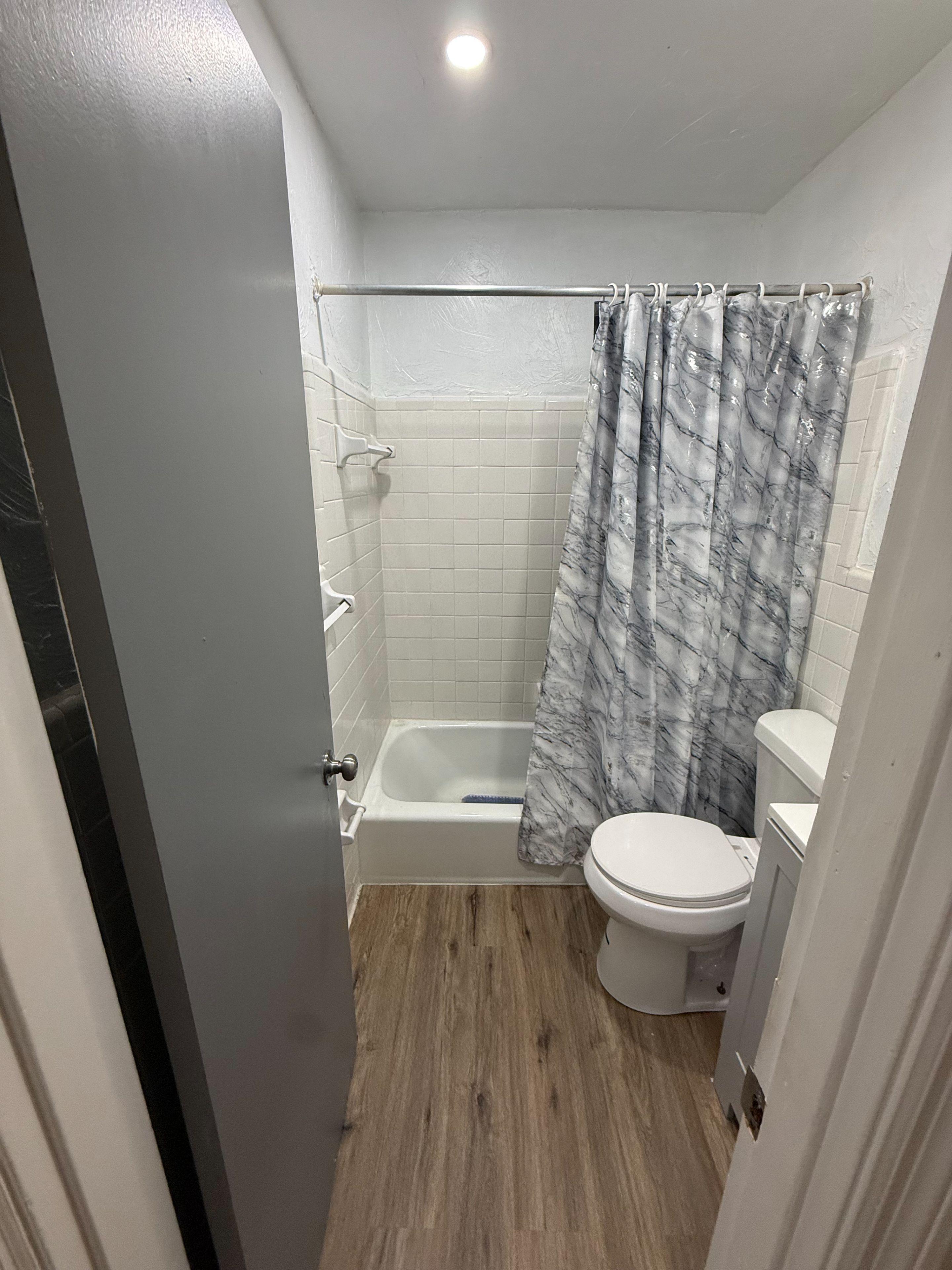 Newly renovated room in Eastpoint Room 4 - Photo 12