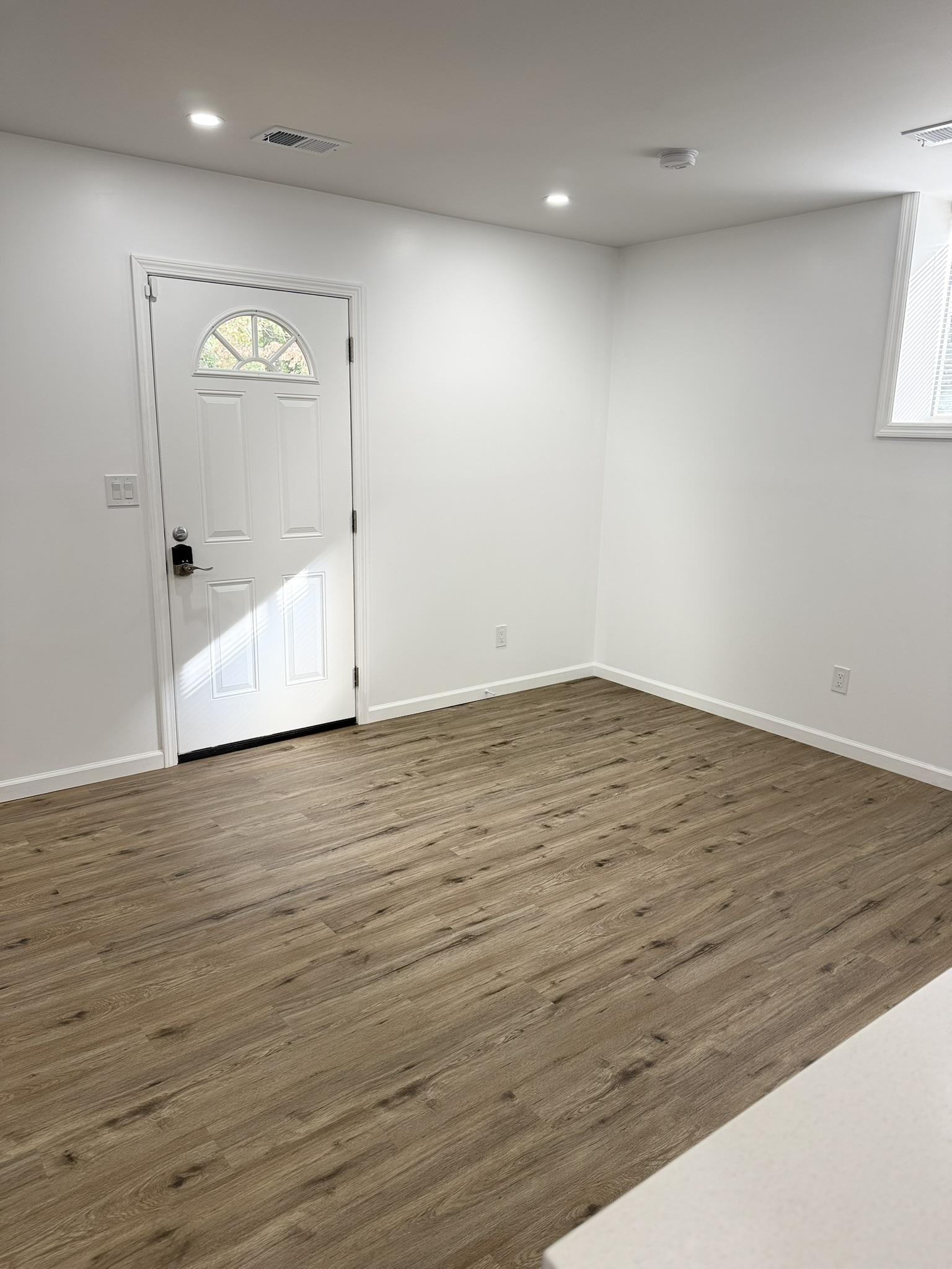 Newly renovated room in Eastpoint Room 4 - Photo 5