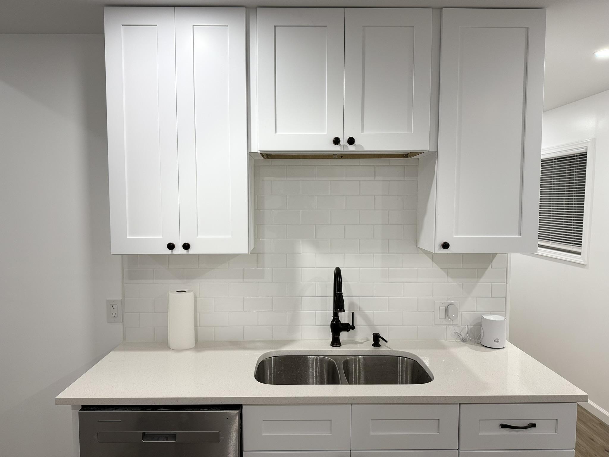 Newly renovated room in Eastpoint Room 4 - Photo 9