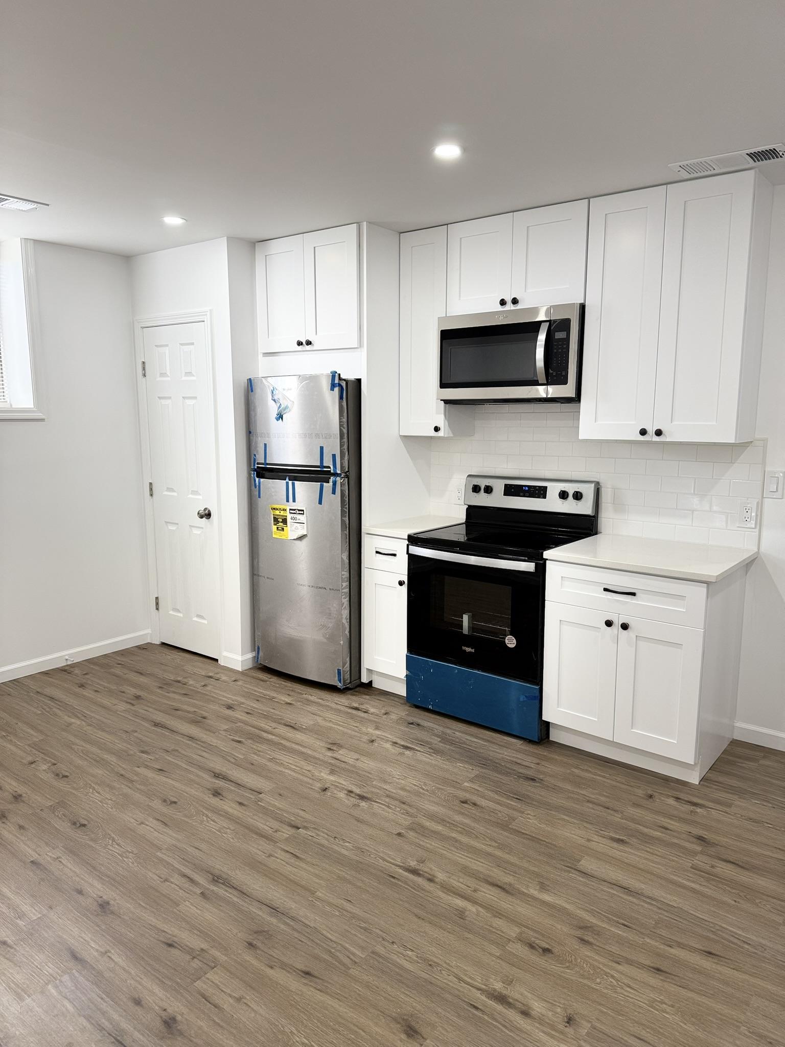 Newly renovated room in Eastpoint Room 4 - Photo 6