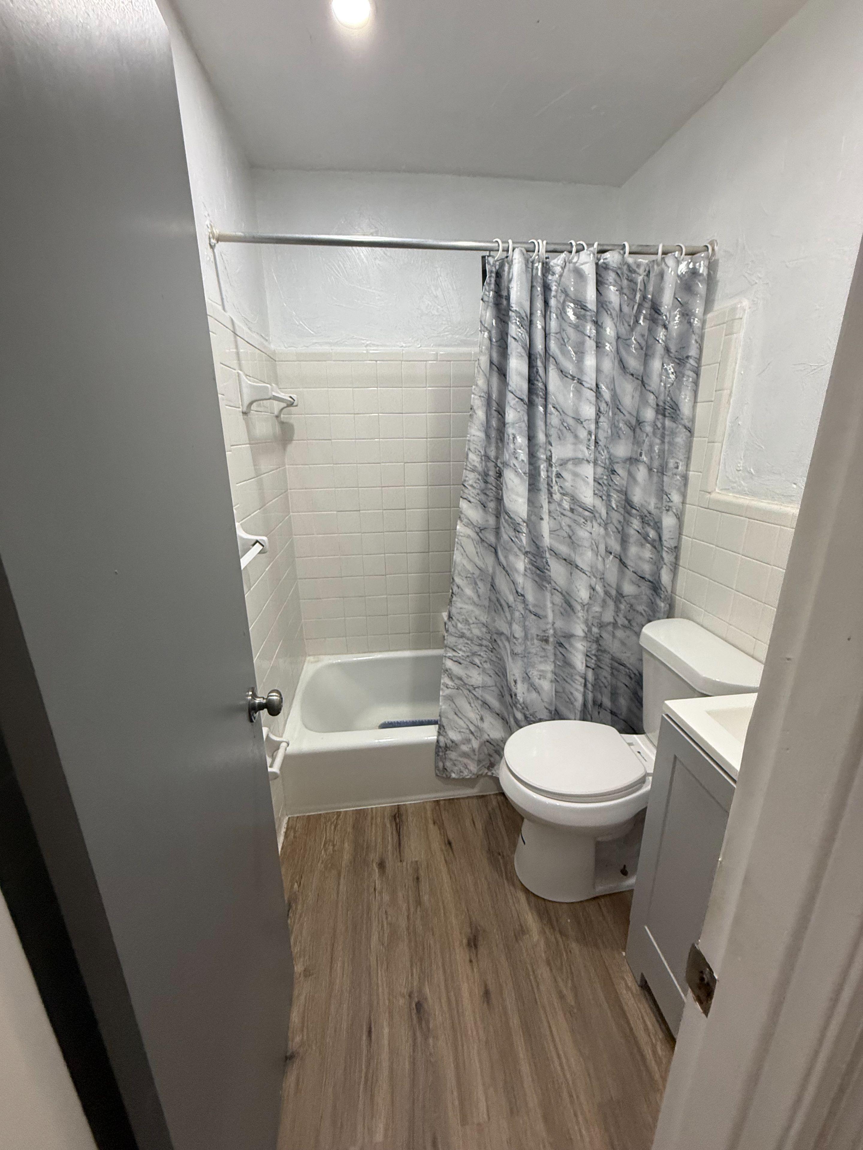 Newly renovated room in Eastpoint Room 4 - Photo 10