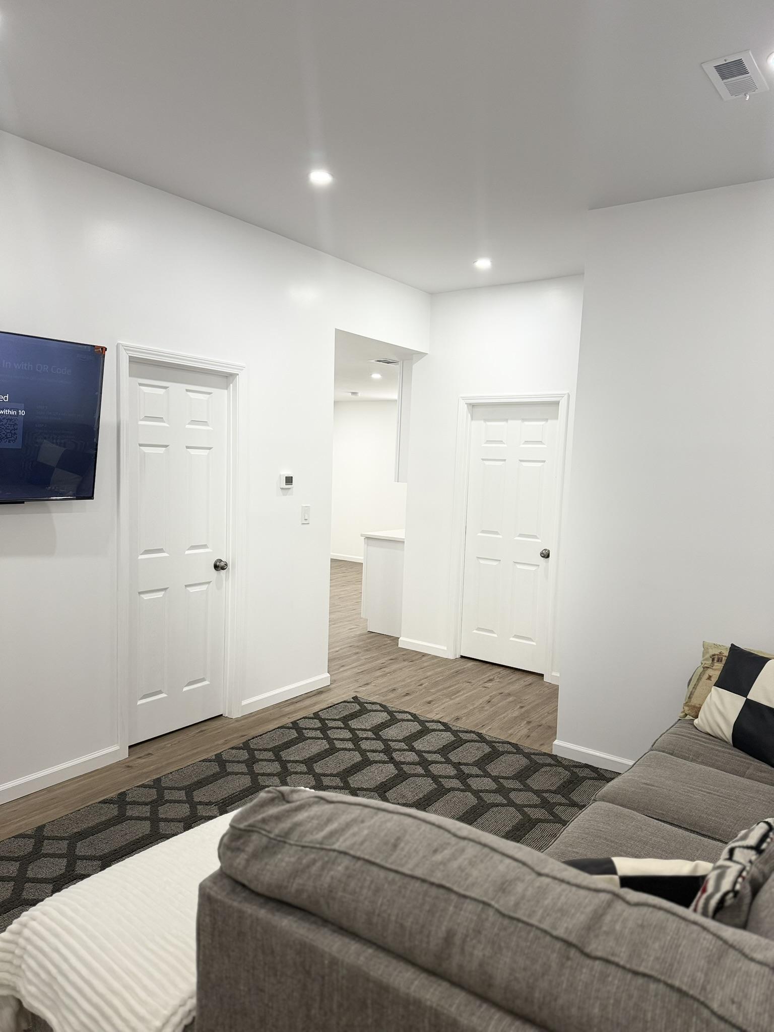 Newly renovated room in Eastpoint Room 4 - Photo 8