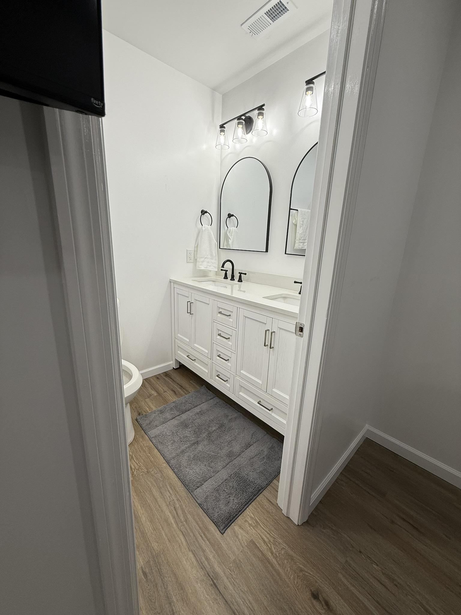 Newly renovated room in Eastpoint Room 4 - Photo 4