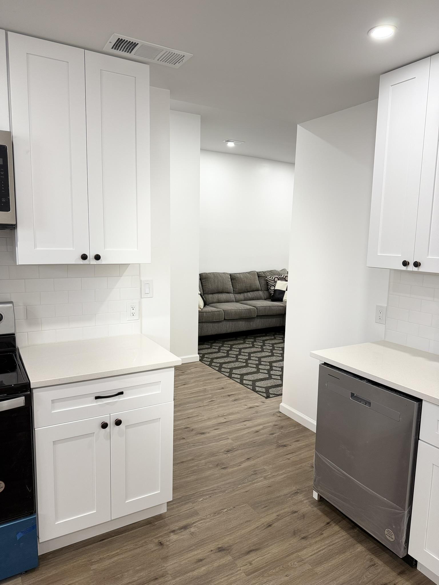 Newly renovated room in Eastpoint Room 4 - Photo 3
