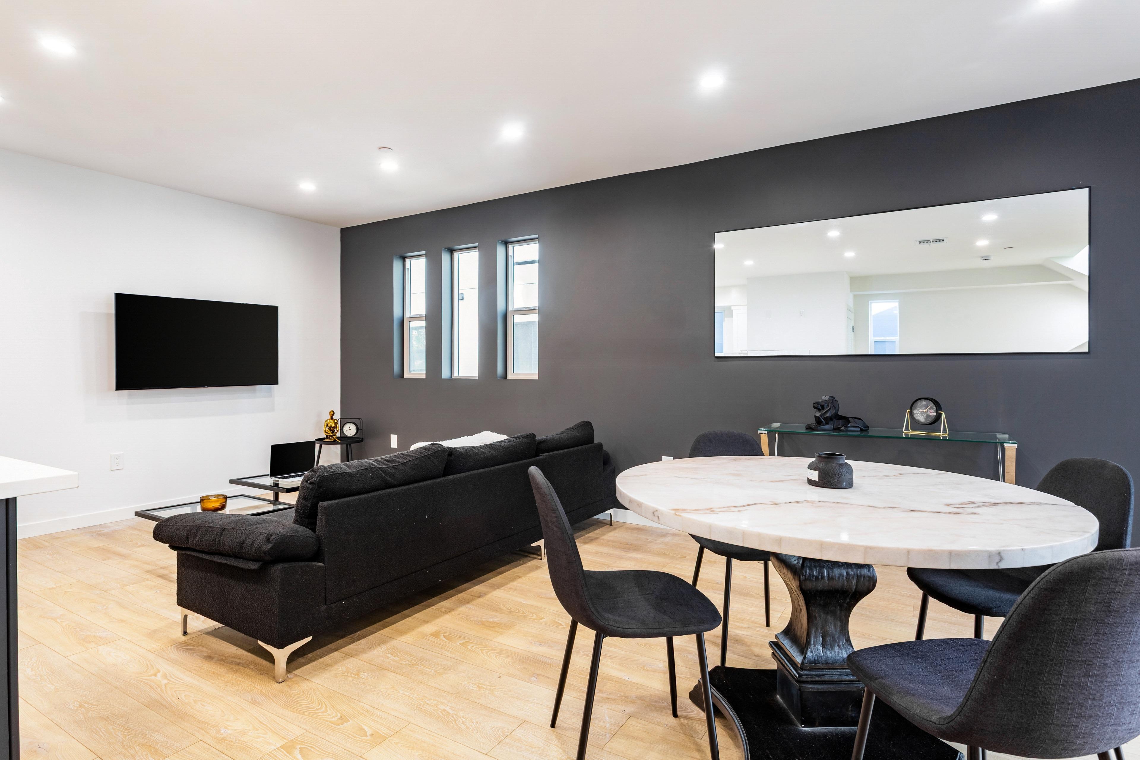 Fully Furnished Rooms with Private Bathroom in Co-living Apartment - Photo 6
