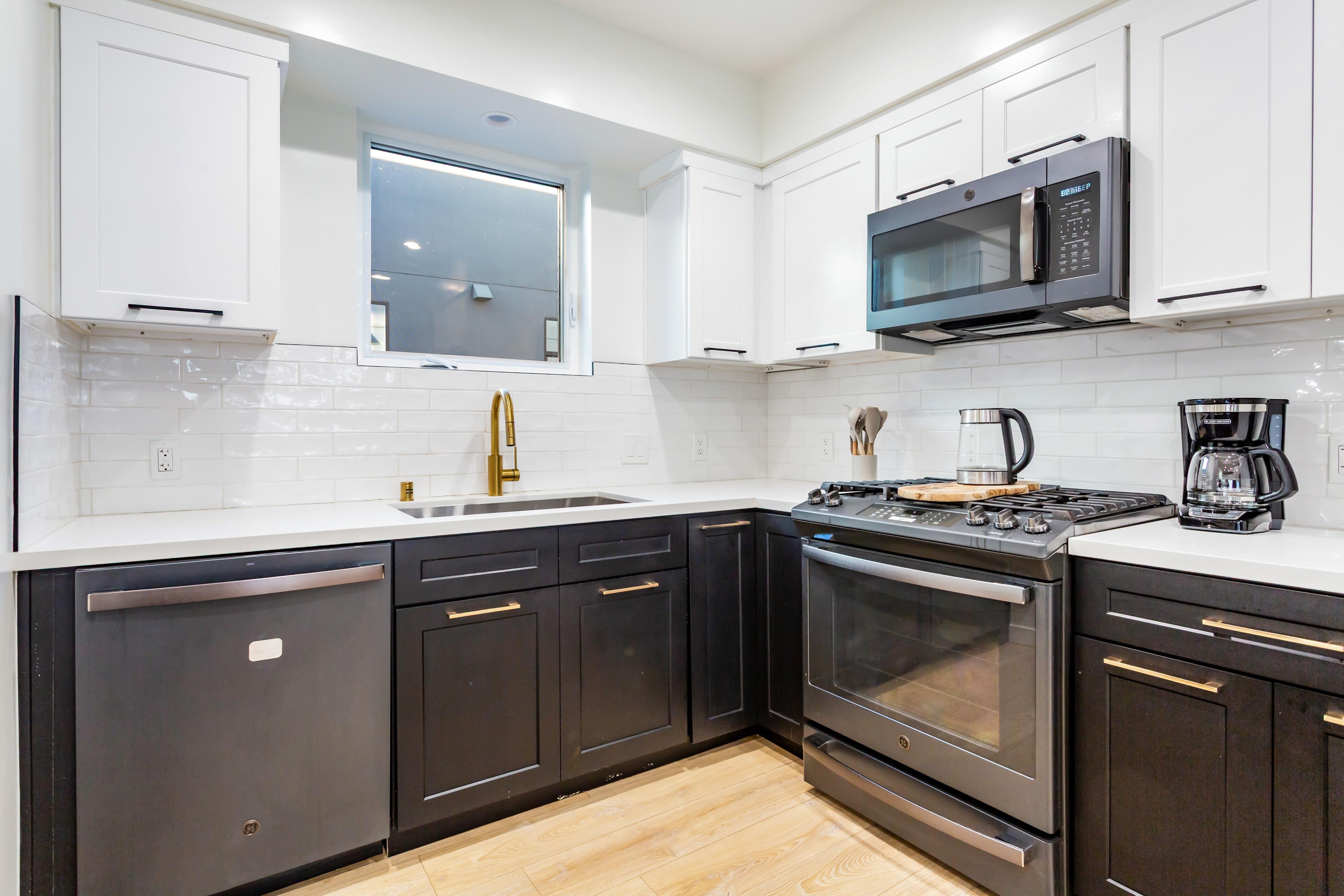 Fully Furnished Rooms with Private Bathroom in Co-living Apartment - Photo 3
