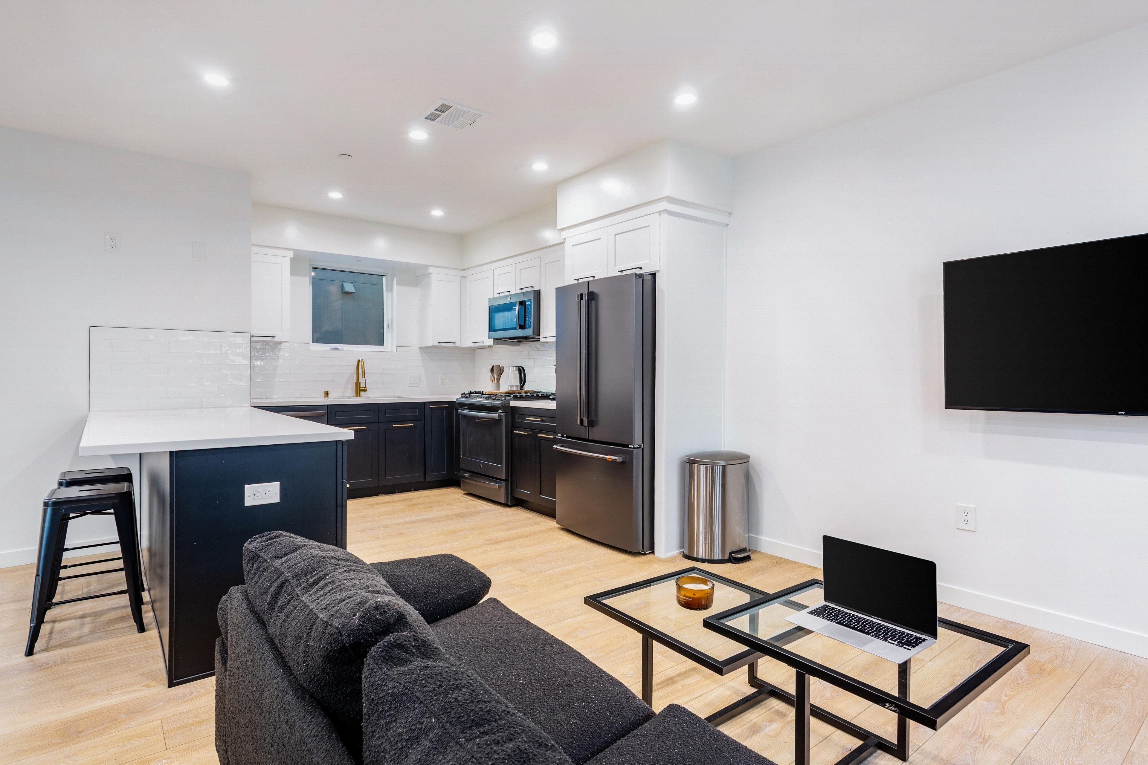 Fully Furnished Rooms with Private Bathroom in Co-living Apartment - Photo 4