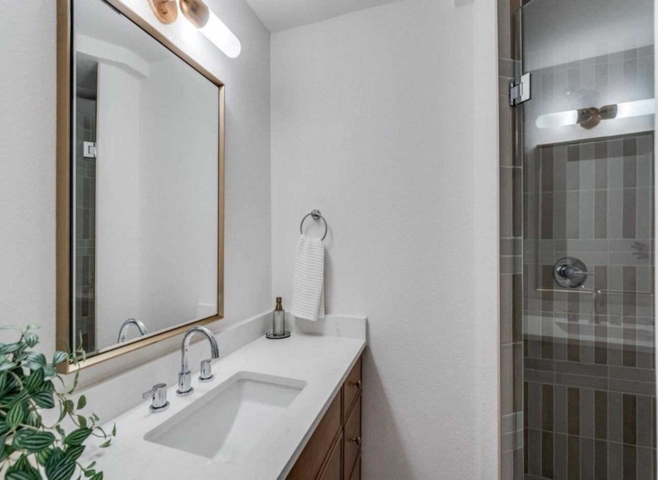 Peaceful Co-Living Near East Austin 
 Brand-New Home • All Utilities Included  • No move-in fee • Ma - Photo 2