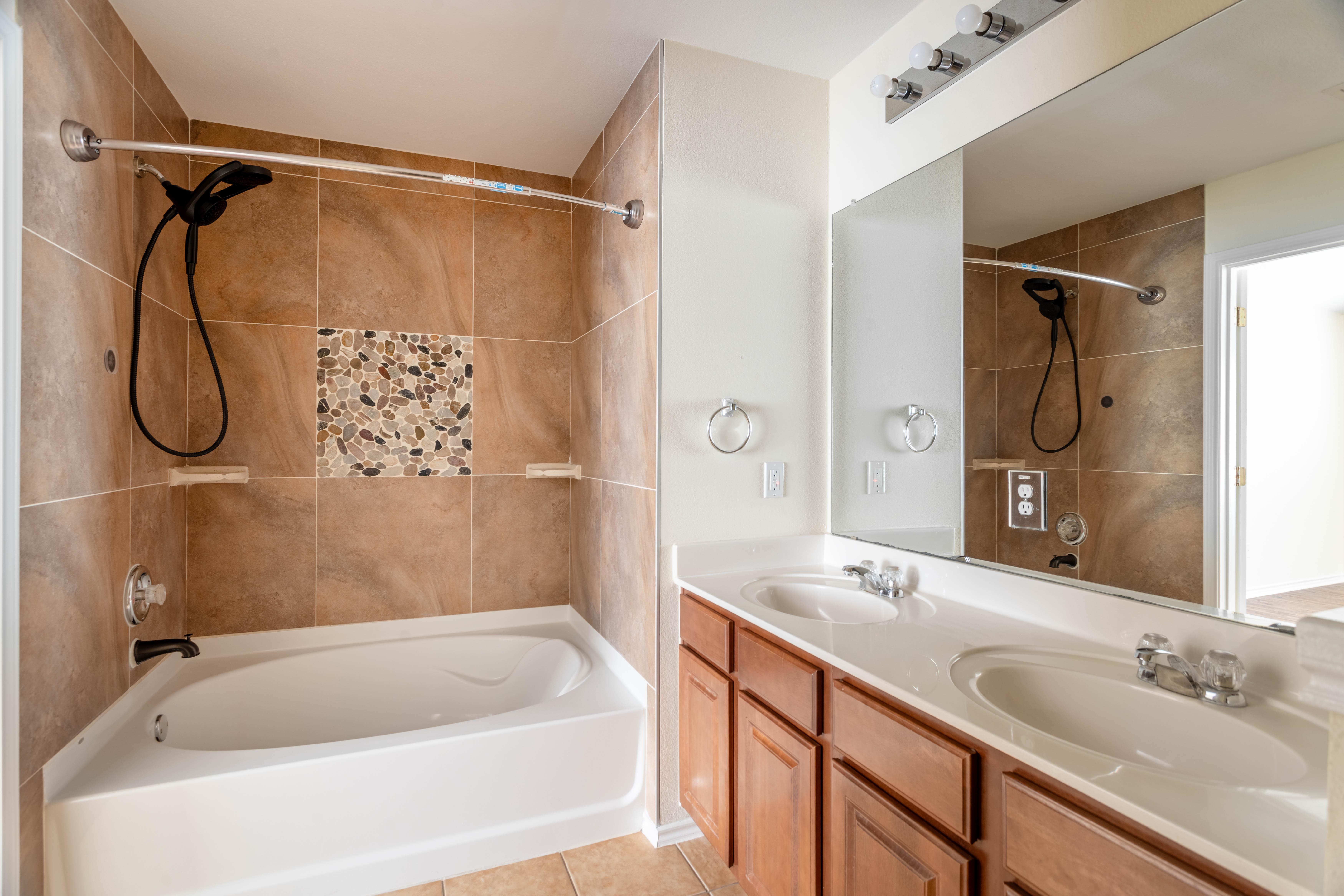 Rooms for Tesla & Samsung Workers | Furnished + Utilities Included | Near Airport Room 1 - Photo 3