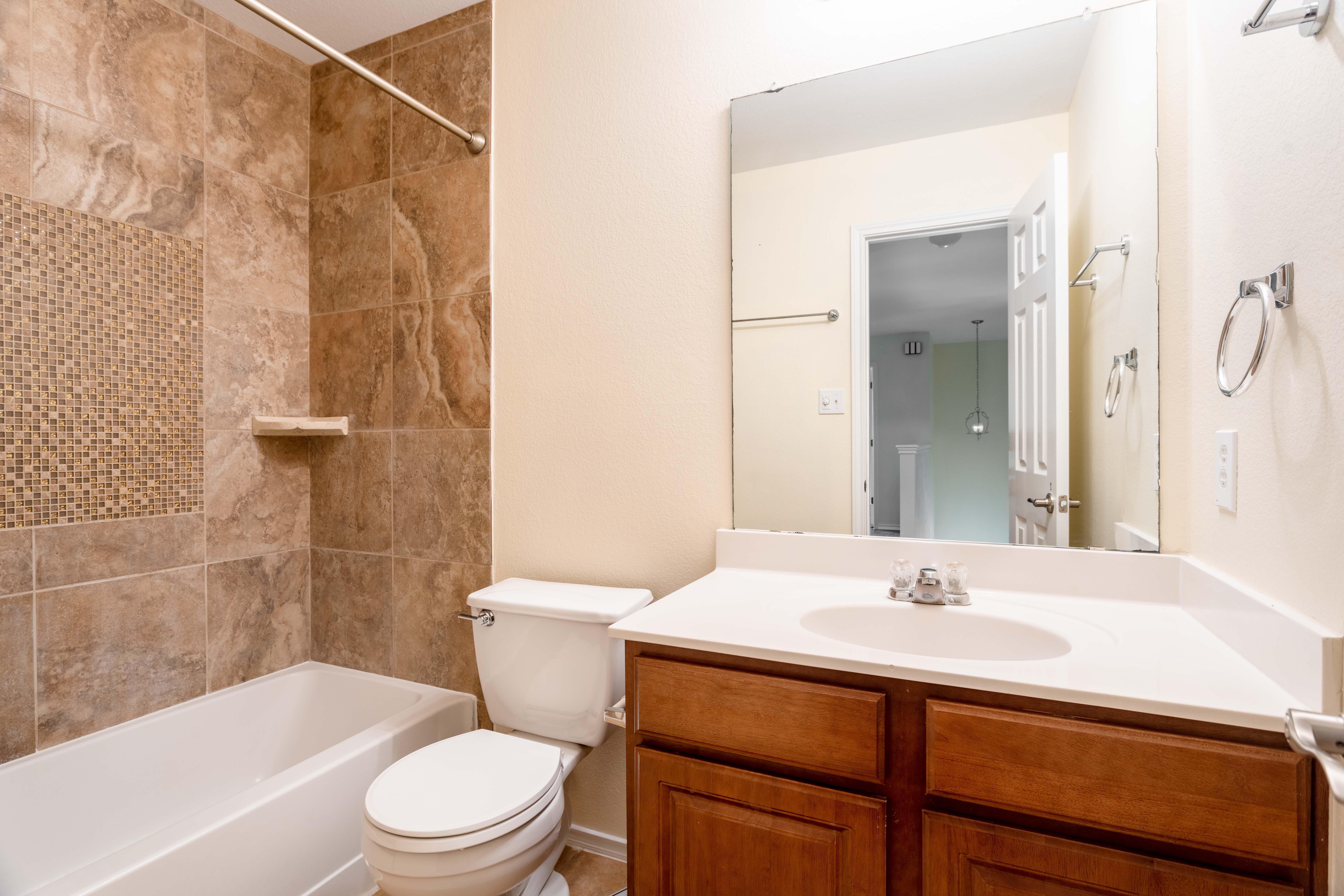 Rooms for Tesla & Samsung Workers | Furnished + Utilities Included | Near Airport Room 1 - Photo 8