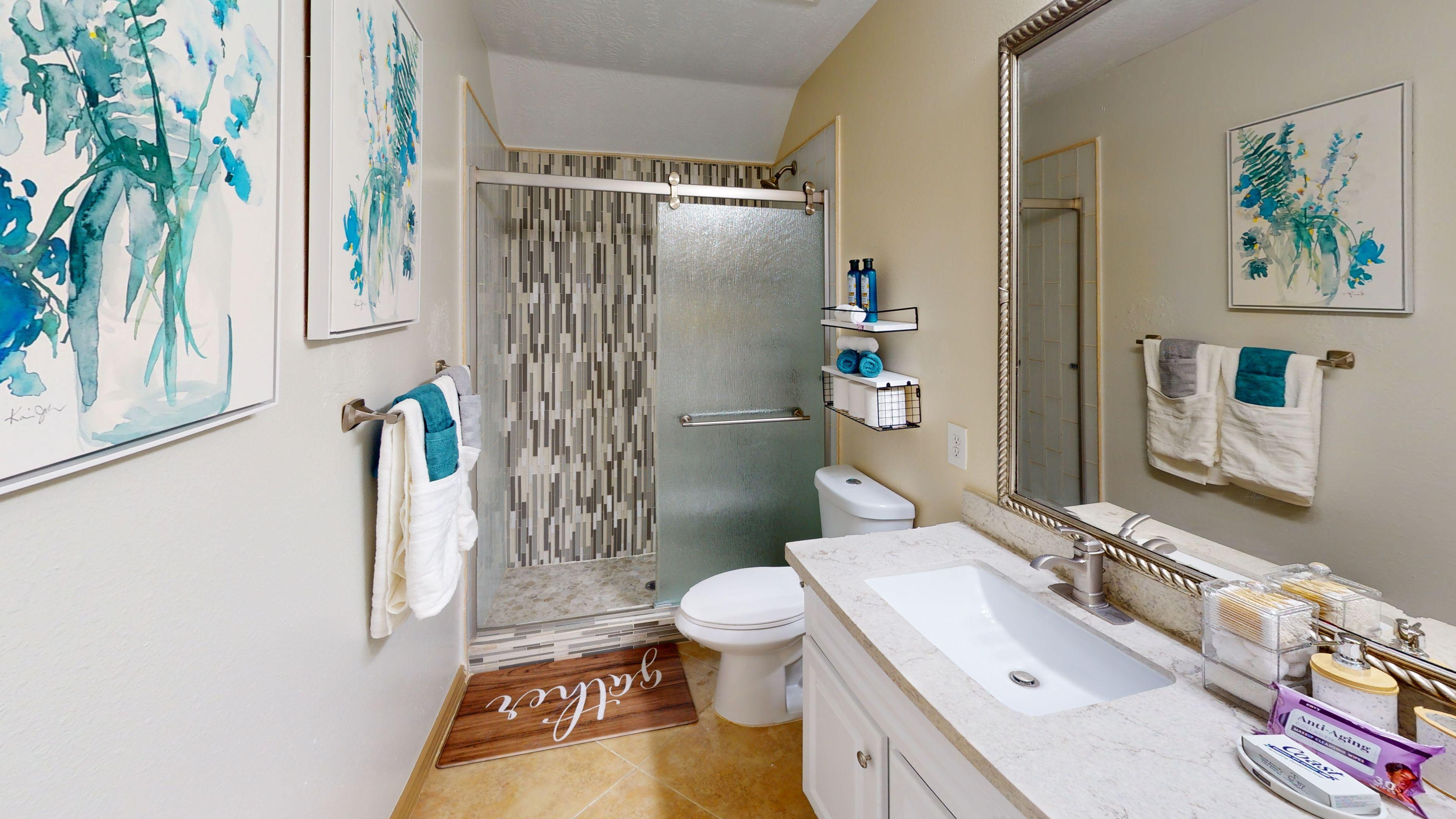 Furnished Private Room in Quiet Home with Hot Tub Access Room 2 - Photo 9