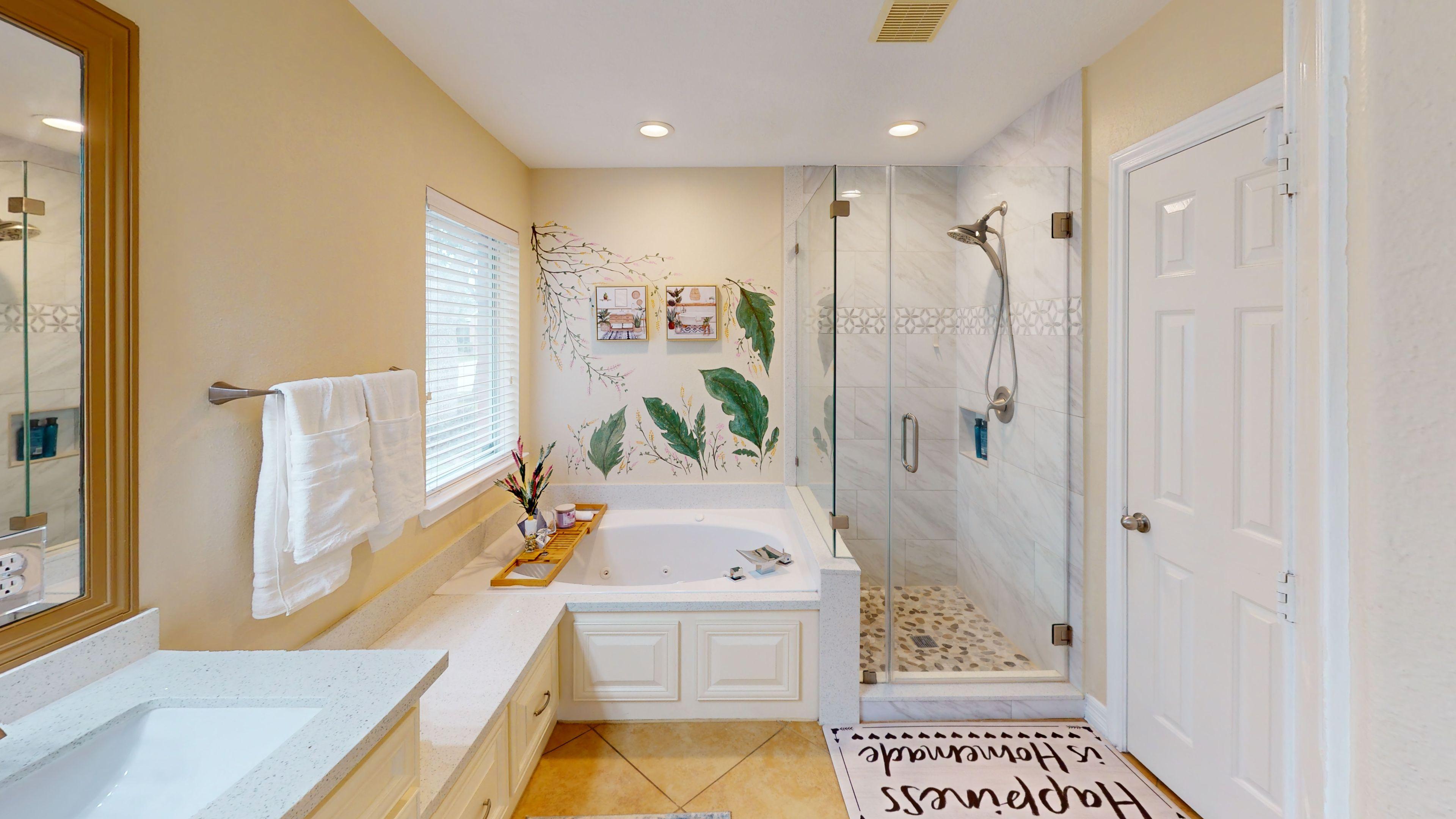 Furnished Private Room in Quiet Home with Hot Tub Access Room 2 - Photo 8