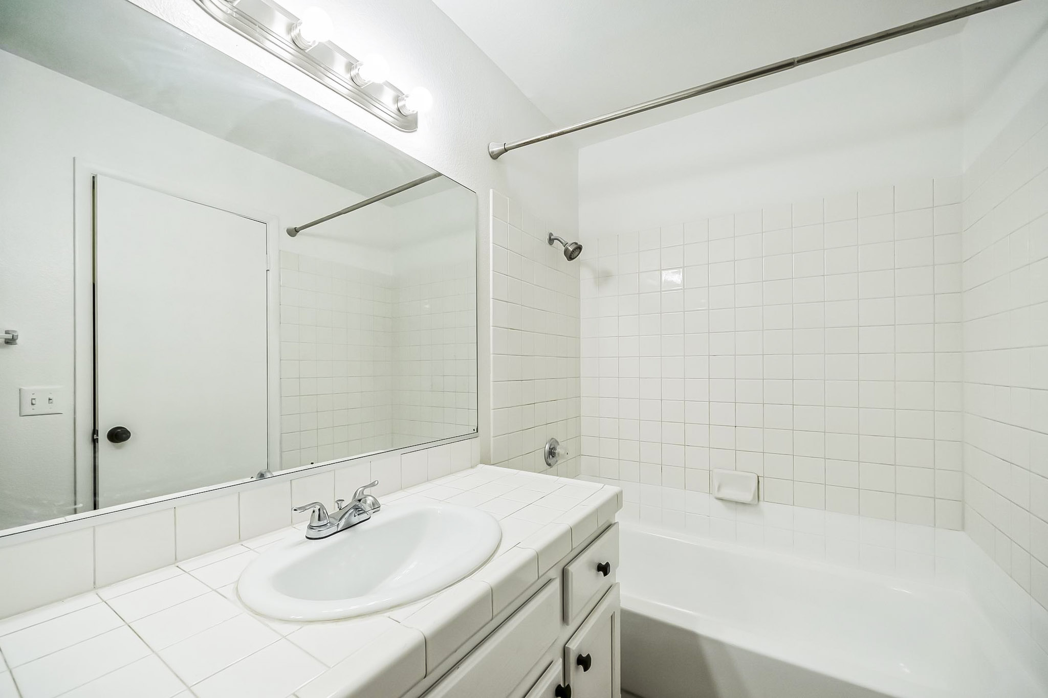 Don't Miss Out! Beautiful Rooms In North Las Vegas Now Available. - Photo 8