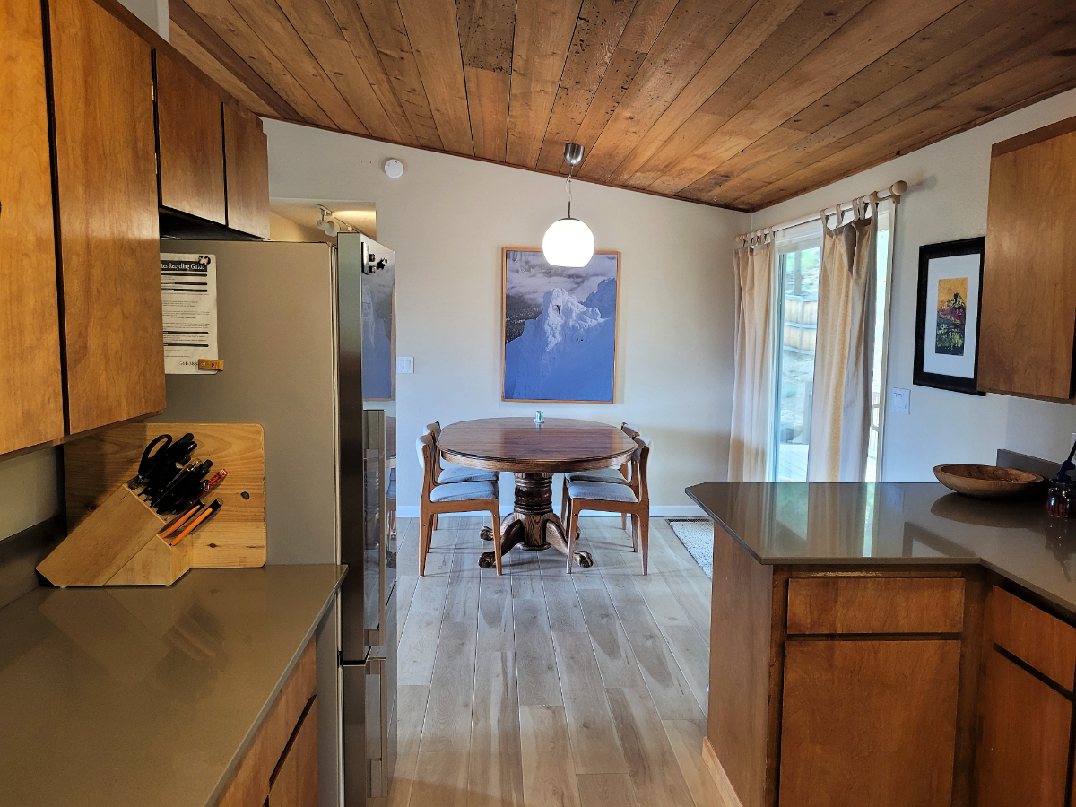 Spacious House, Front & Back Porch. Awbrey Butte Hillside with Mountain Views - Photo 2