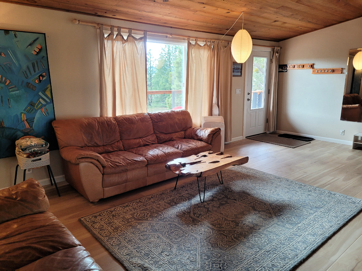 Spacious House, Front & Back Porch. Awbrey Butte Hillside with Mountain Views - Photo 5