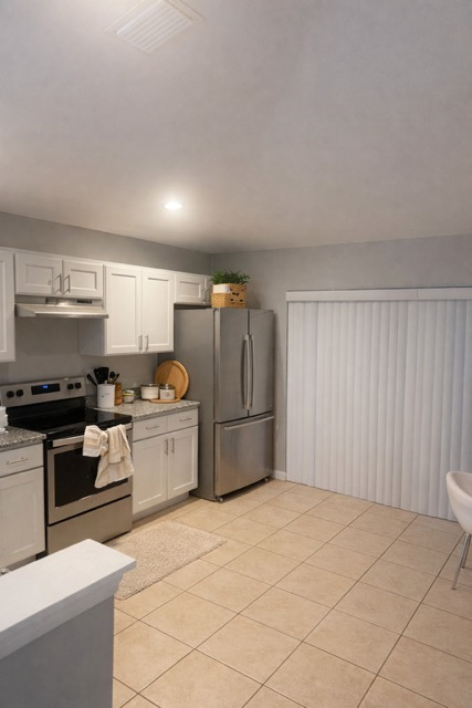 Comfortable Furnished Home With Pool Access And Workspace Near Hospitals - Photo 6