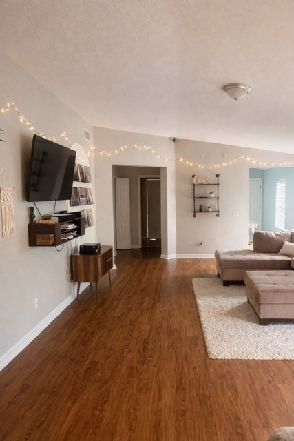 Comfortable Furnished Home With Pool Access And Workspace Near Hospitals - Photo 2