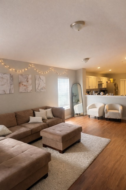 Comfortable Furnished Home With Pool Access And Workspace Near Hospitals - Photo 4
