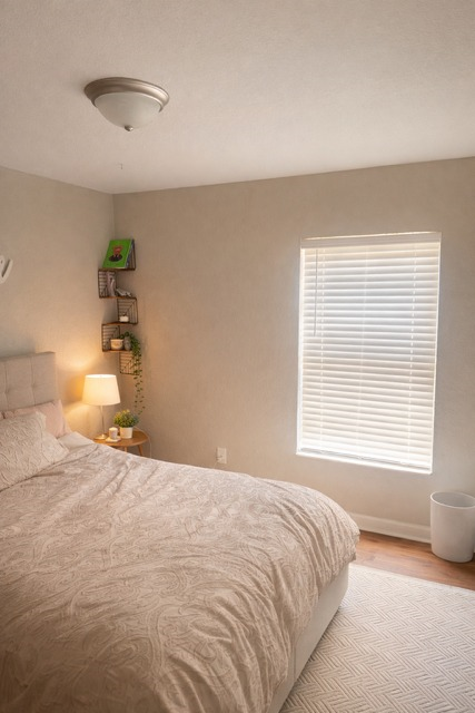 Comfortable Furnished Home With Pool Access And Workspace Near Hospitals - Photo 9