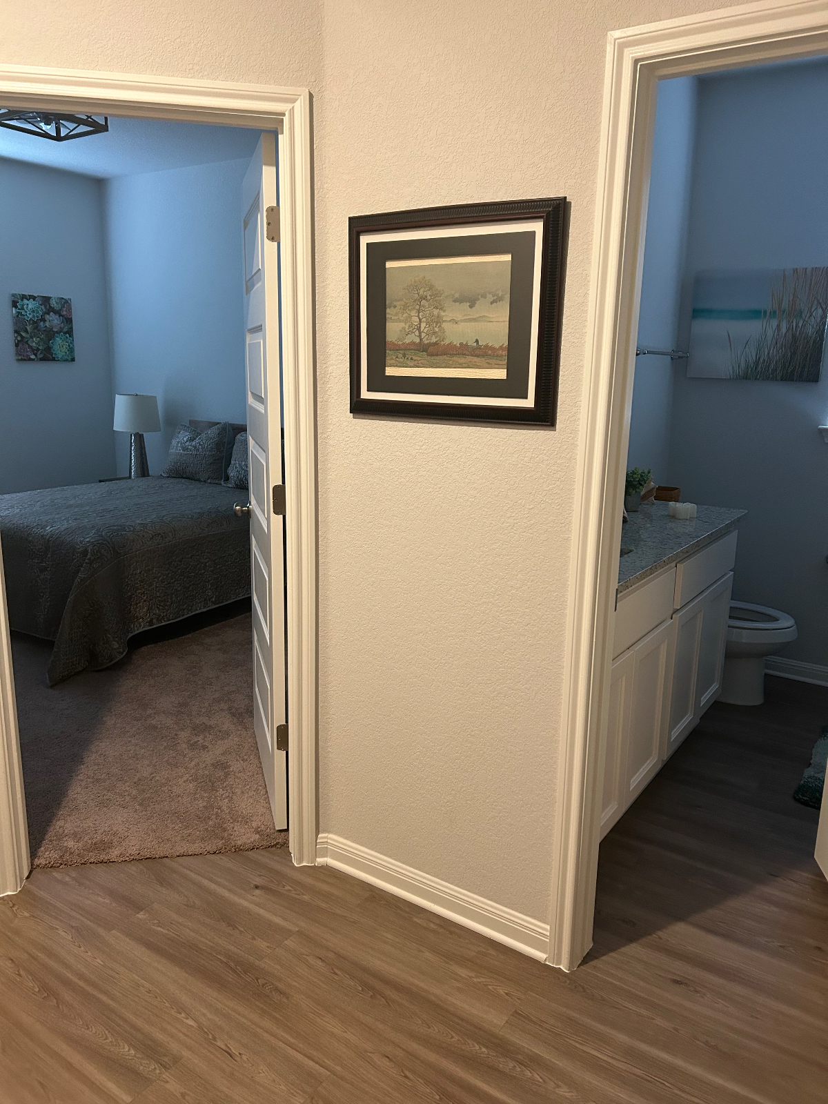 Comfortable Private Room for Out-of-Town Professionals - Photo 2