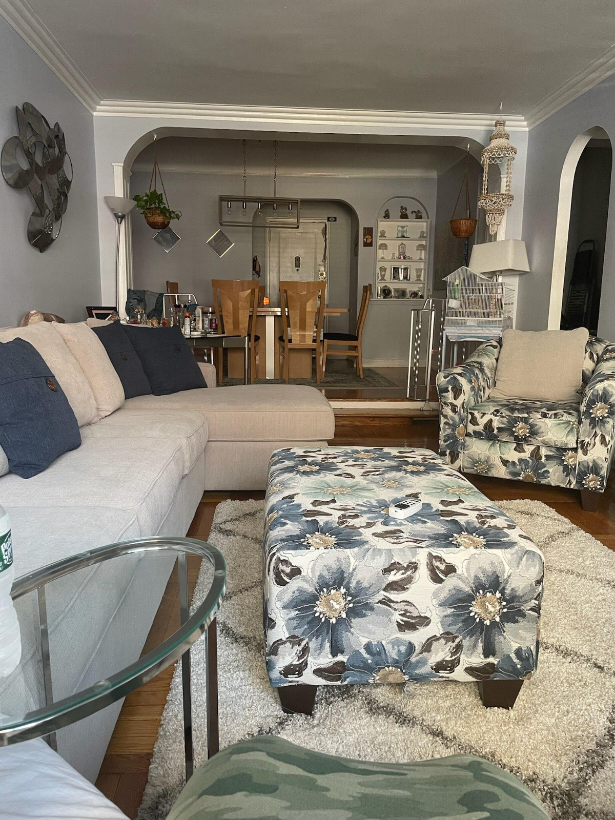 Spacious Furnished  Room in Shared Apartment with Utilities Included, Work Setup & Easy Access to Tr - Photo 6