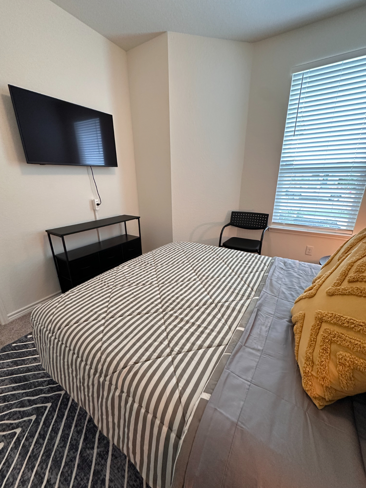 All New Construction Home in Quiet Subdivision, Fully Furnished Modern Room & Own Bath, Utilities In - Photo 2
