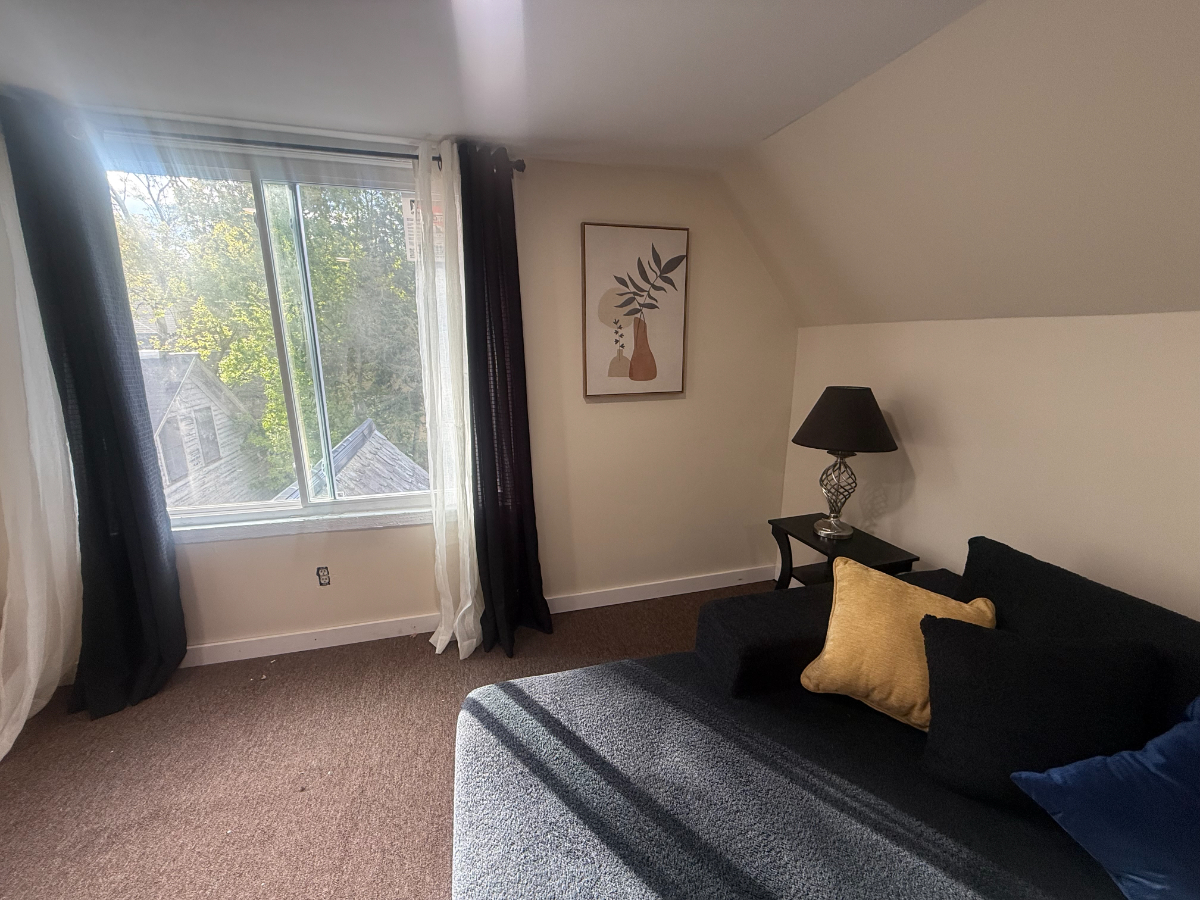 Bright Furnished One Bedroom With Skyline Views Near Hospitals And Varick Street - Photo 10