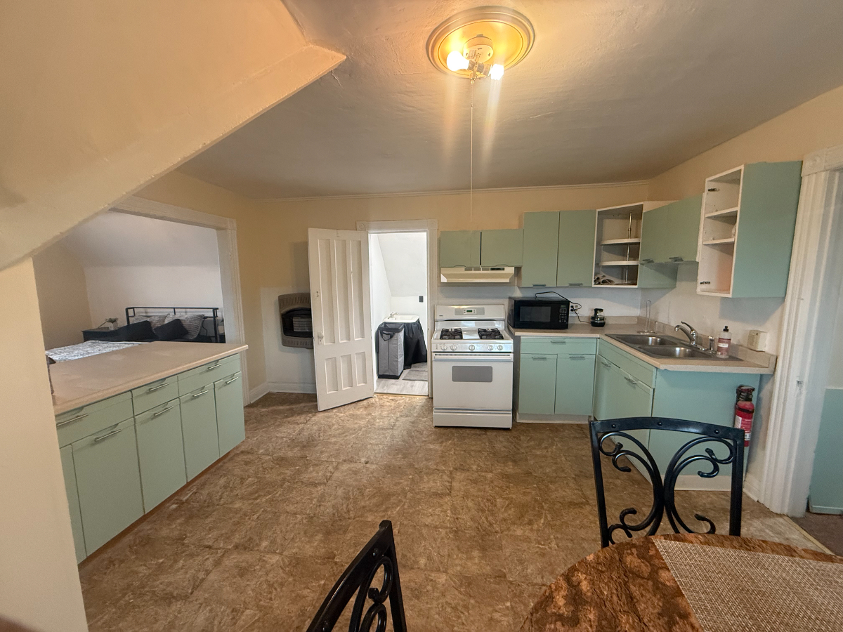 Bright Furnished One Bedroom With Skyline Views Near Hospitals And Varick Street - Photo 6