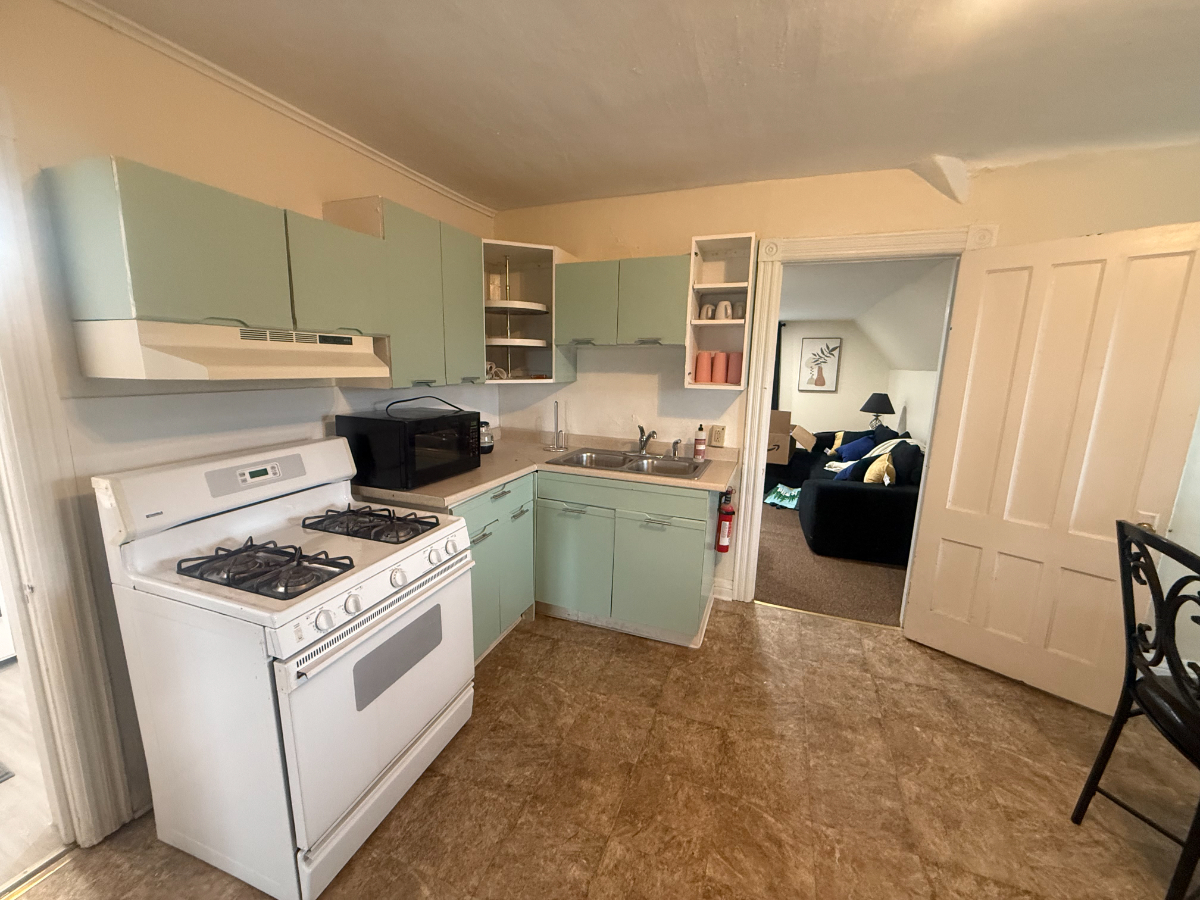Bright Furnished One Bedroom With Skyline Views Near Hospitals And Varick Street - Photo 8