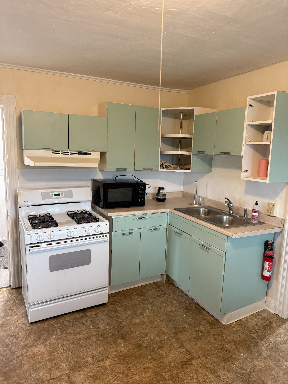 Bright Furnished One Bedroom With Skyline Views Near Hospitals And Varick Street - Photo 7