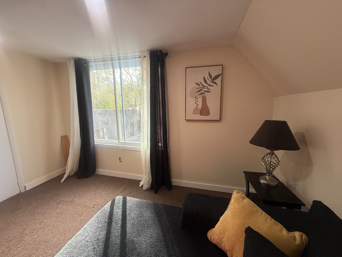Bright Furnished One Bedroom With Skyline Views Near Hospitals And Varick Street - Photo 11