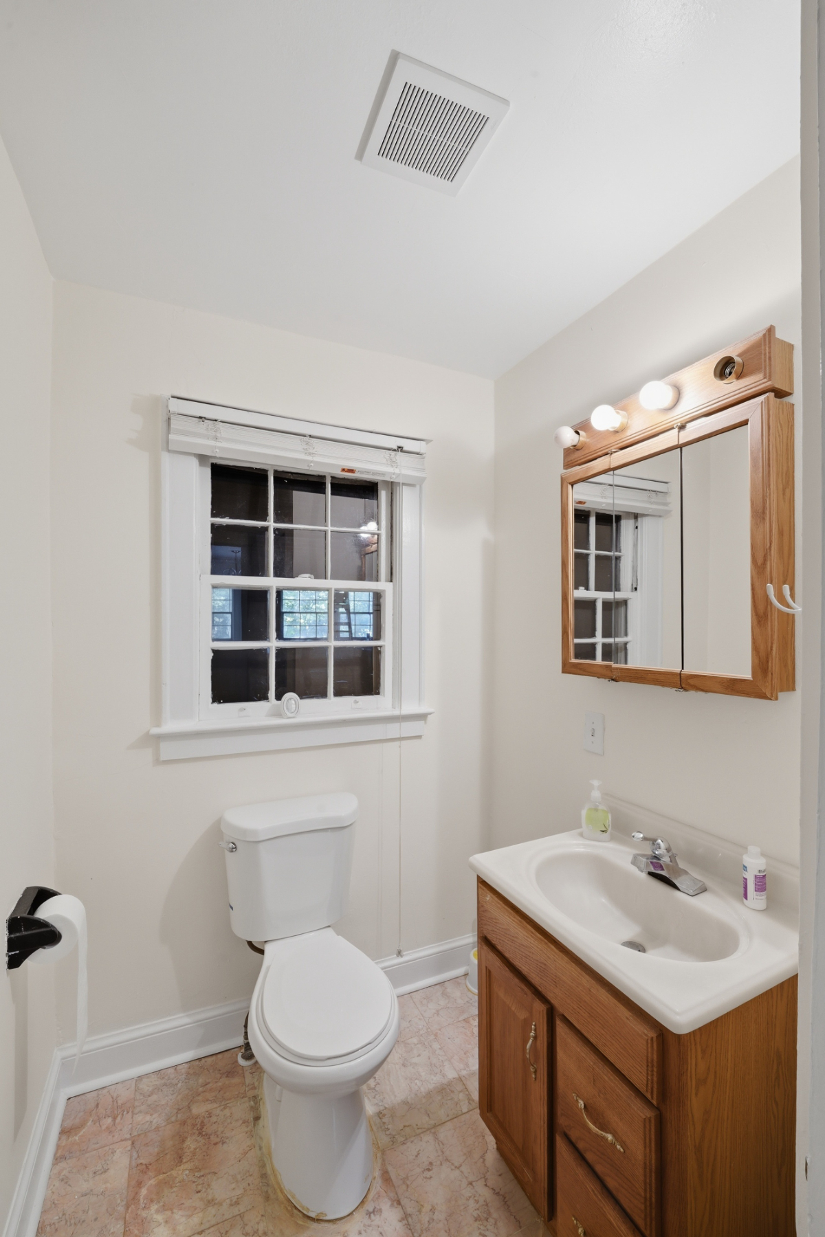 3BR Peaceful Home Retreat - Photo 9
