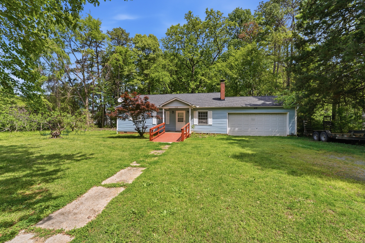 3BR Peaceful Home Retreat - Photo 12