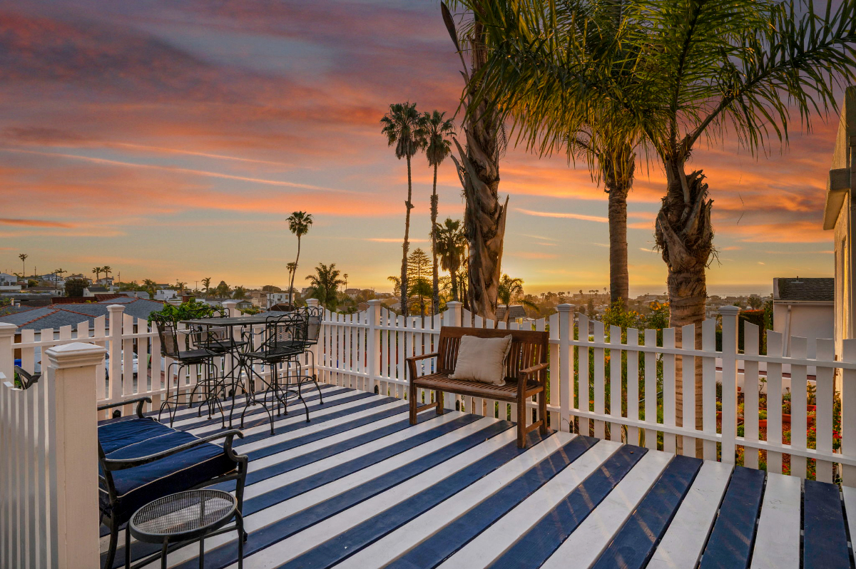 Luxury Ocean view, pool/spa, 4 bedroom, 3 bath, 3 car garage, furnished - Photo 3