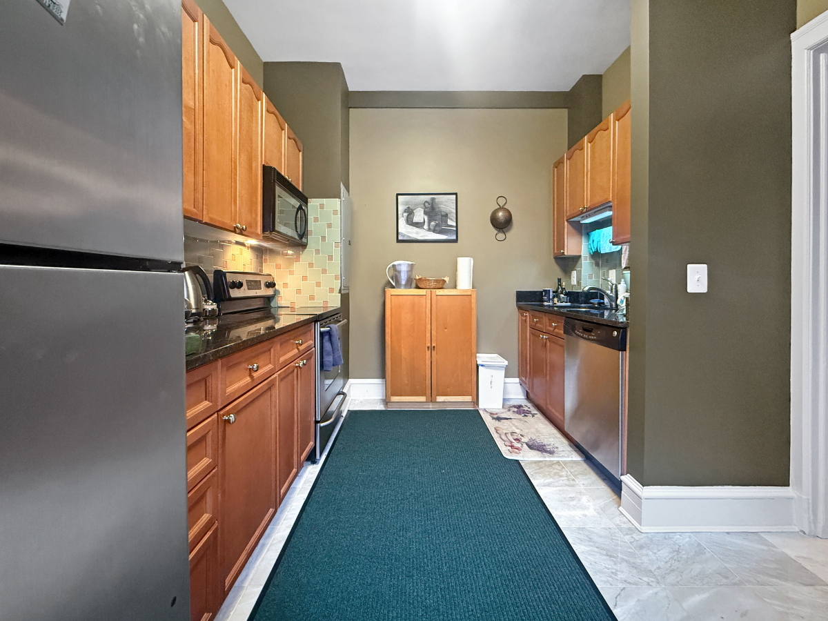 Studio w/ Smart Layout in Prime Adams Morgan Location - Photo 8