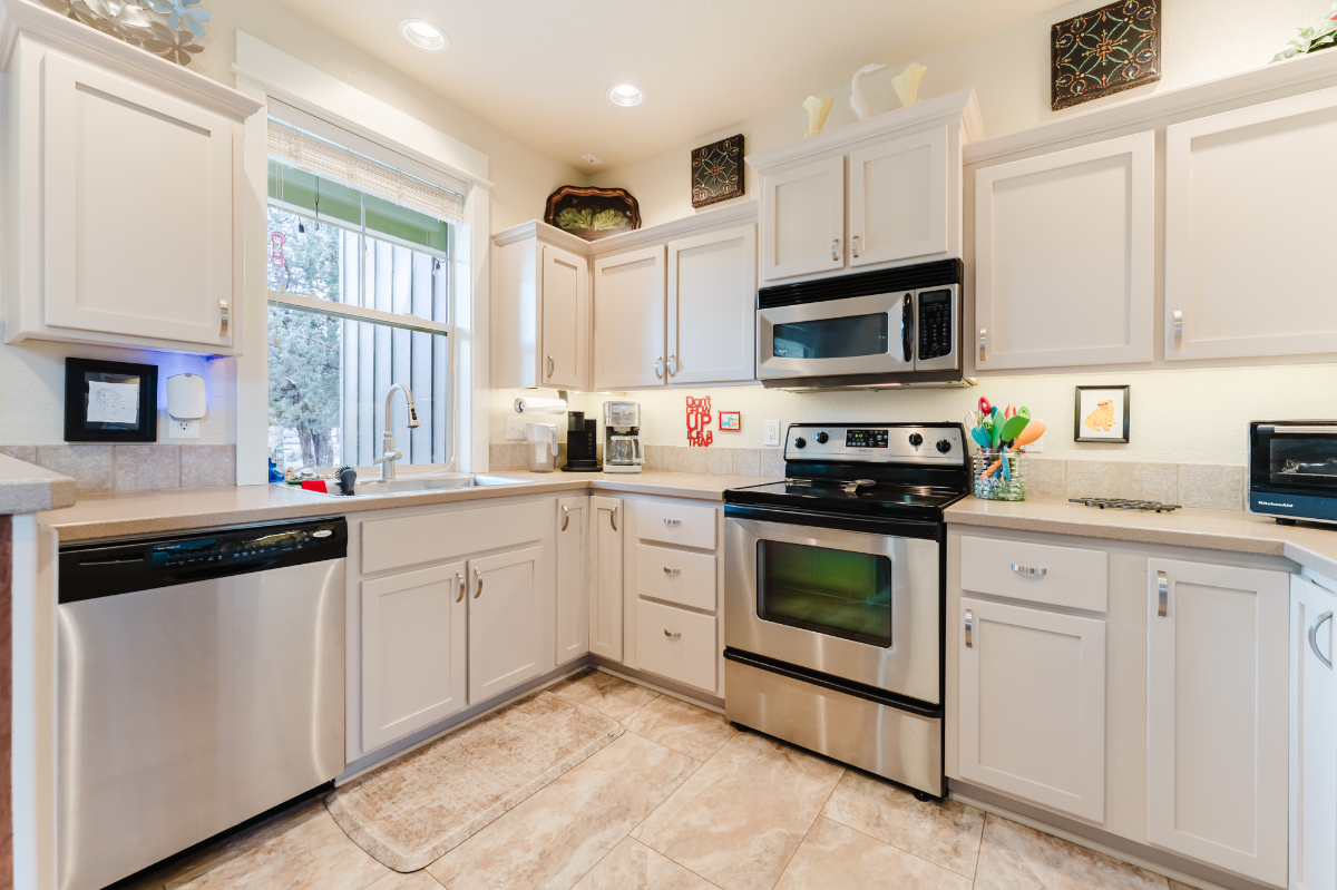 Spacious 2BR at Eagle Crest Pools, Golf and More - Photo 4