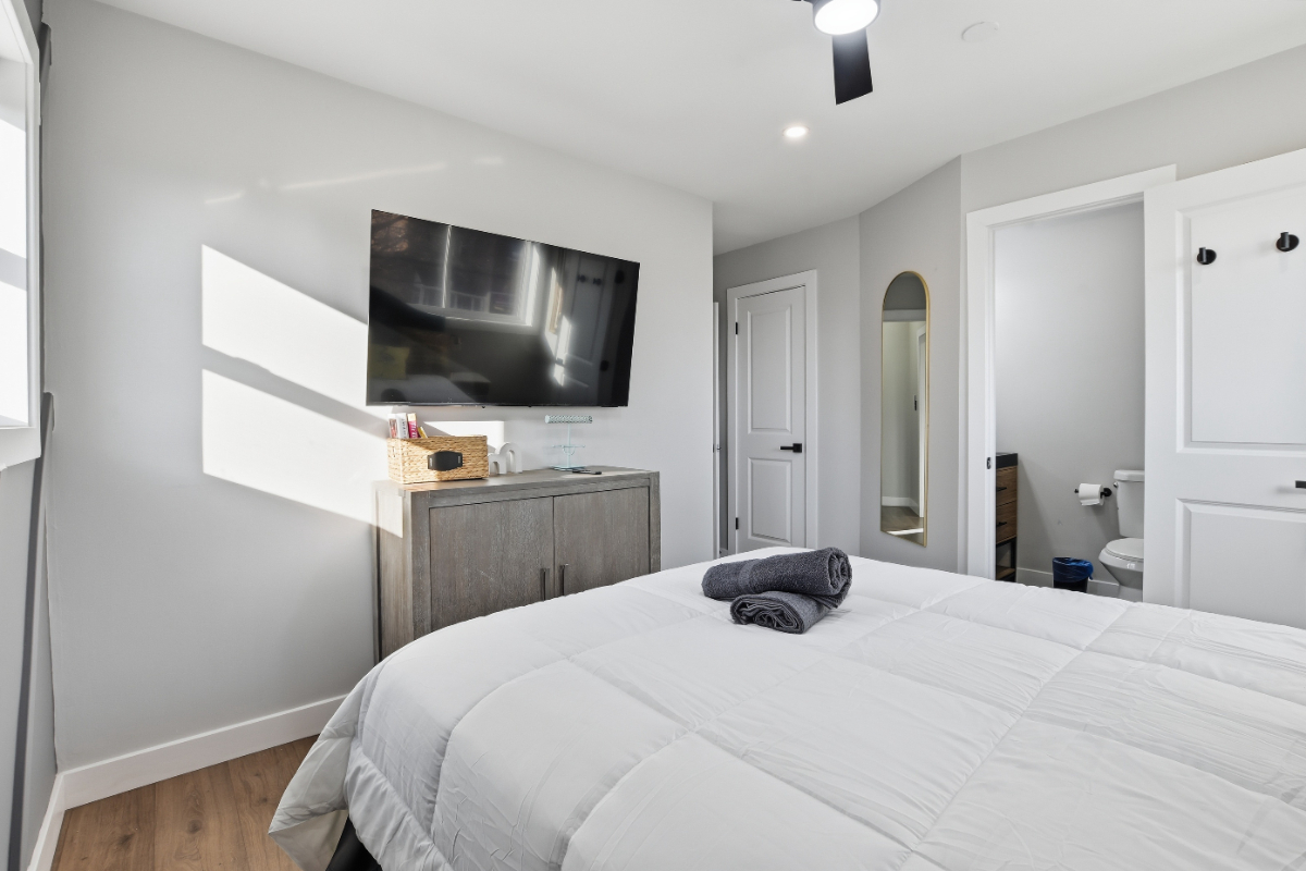 Stylish Home in NW Washington - Photo 11