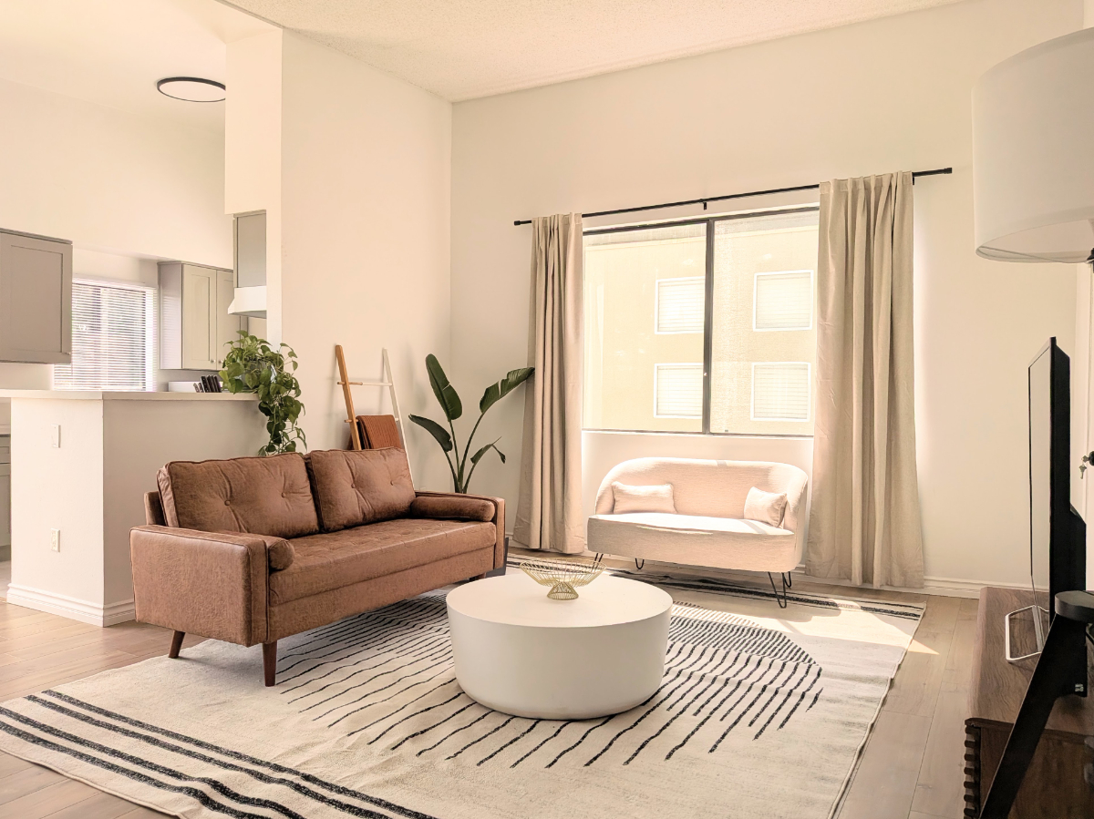 Stylish High Ceiling, Airy, Quiet Living Near Santa Monica & UCLA with Views - Photo 2