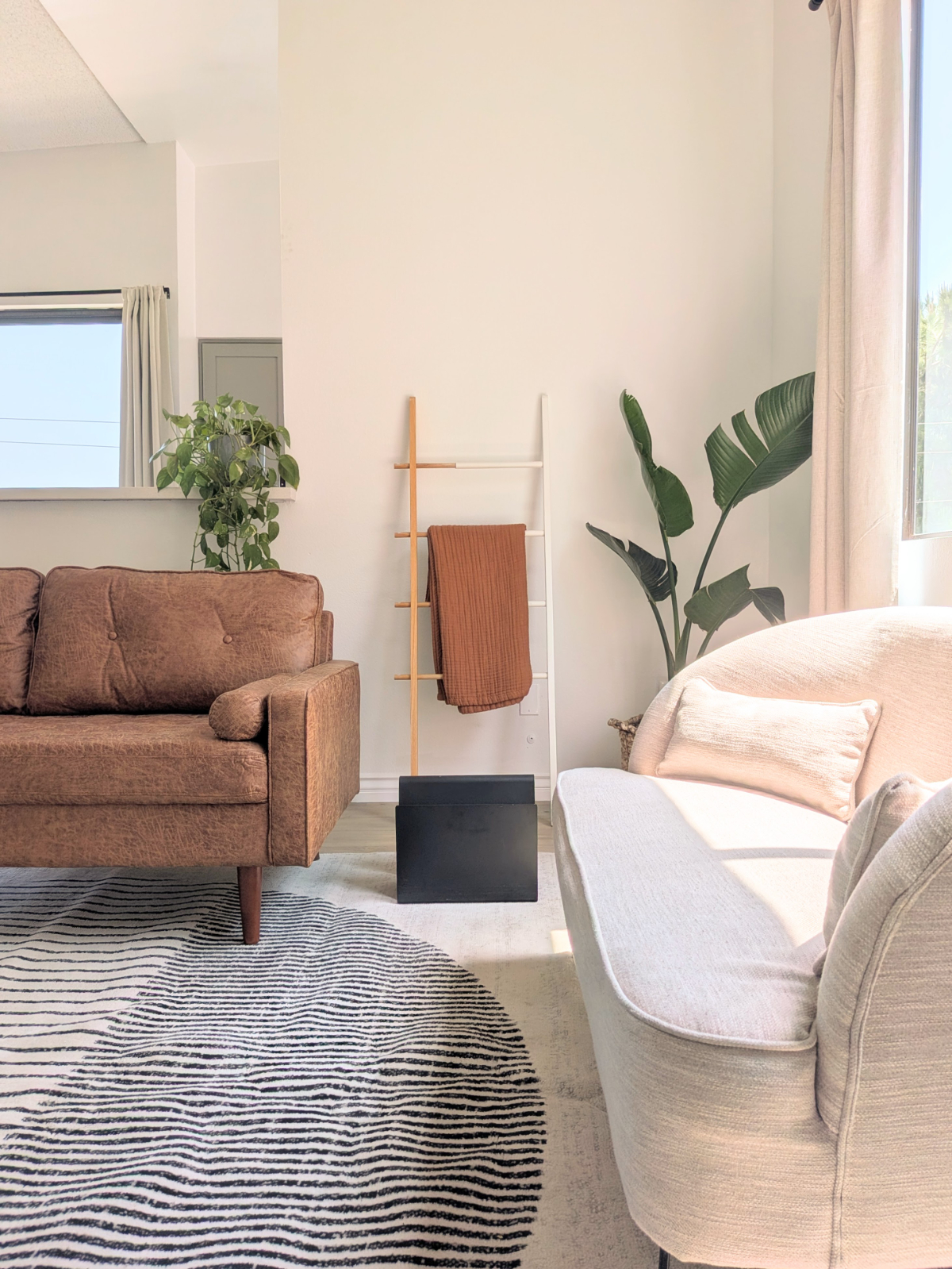Stylish High Ceiling, Airy, Quiet Living Near Santa Monica & UCLA with Views - Photo 5