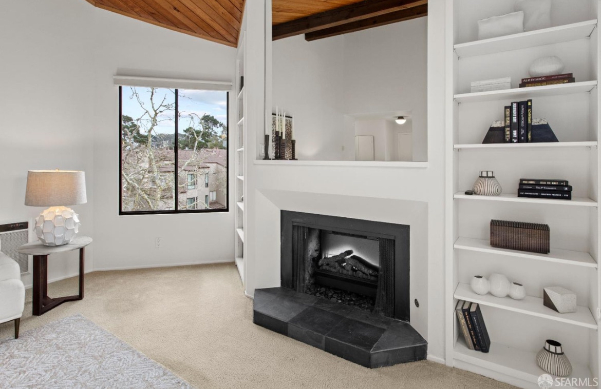 Quiet & Bright Top Floor Condo, easy access to 101/280 - Photo 4