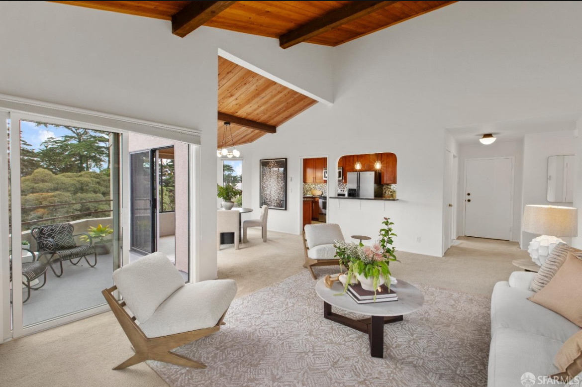 Quiet & Bright Top Floor Condo, easy access to 101/280 - Photo 2
