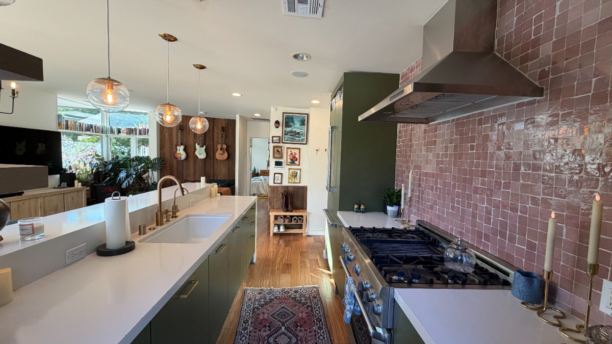 Available Jan 1 - Laurel Canyon 2BR/2BA + Soundproof Recording Studio & Deck - Photo 6